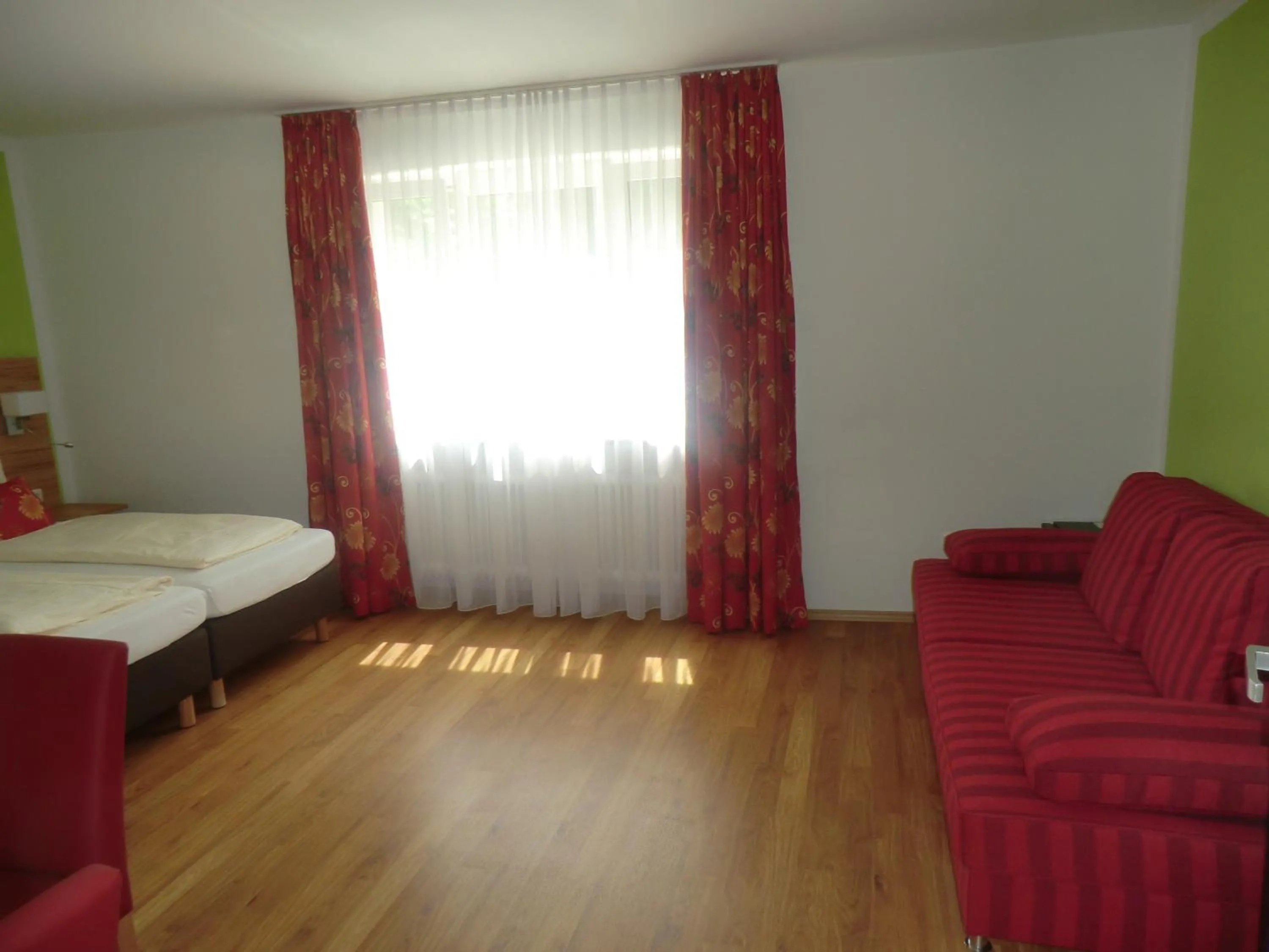 Photo of the whole room, Bed in Hotel Pension Haydn