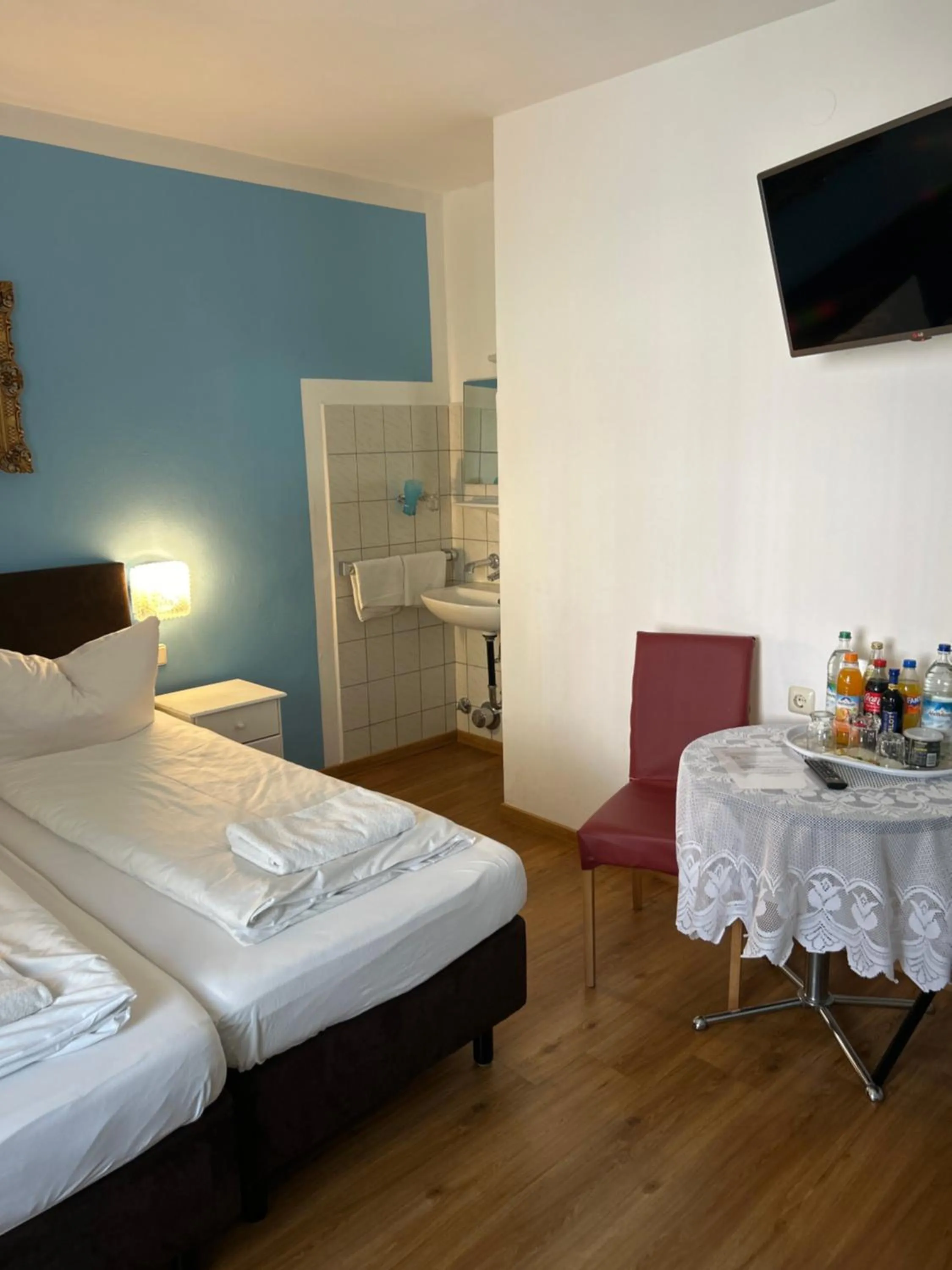 Photo of the whole room, Bed in Hotel Pension Haydn