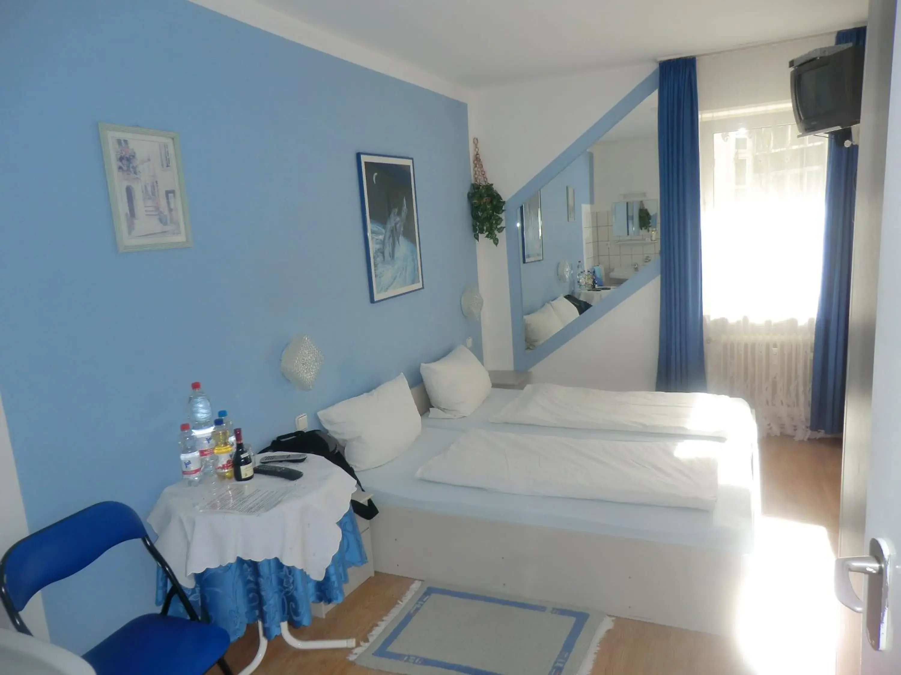 Double Room with Shared Bathroom in Hallway in Hotel Pension Haydn Double Room with Shared Bathroom in Hallway in Hotel Pension Haydn