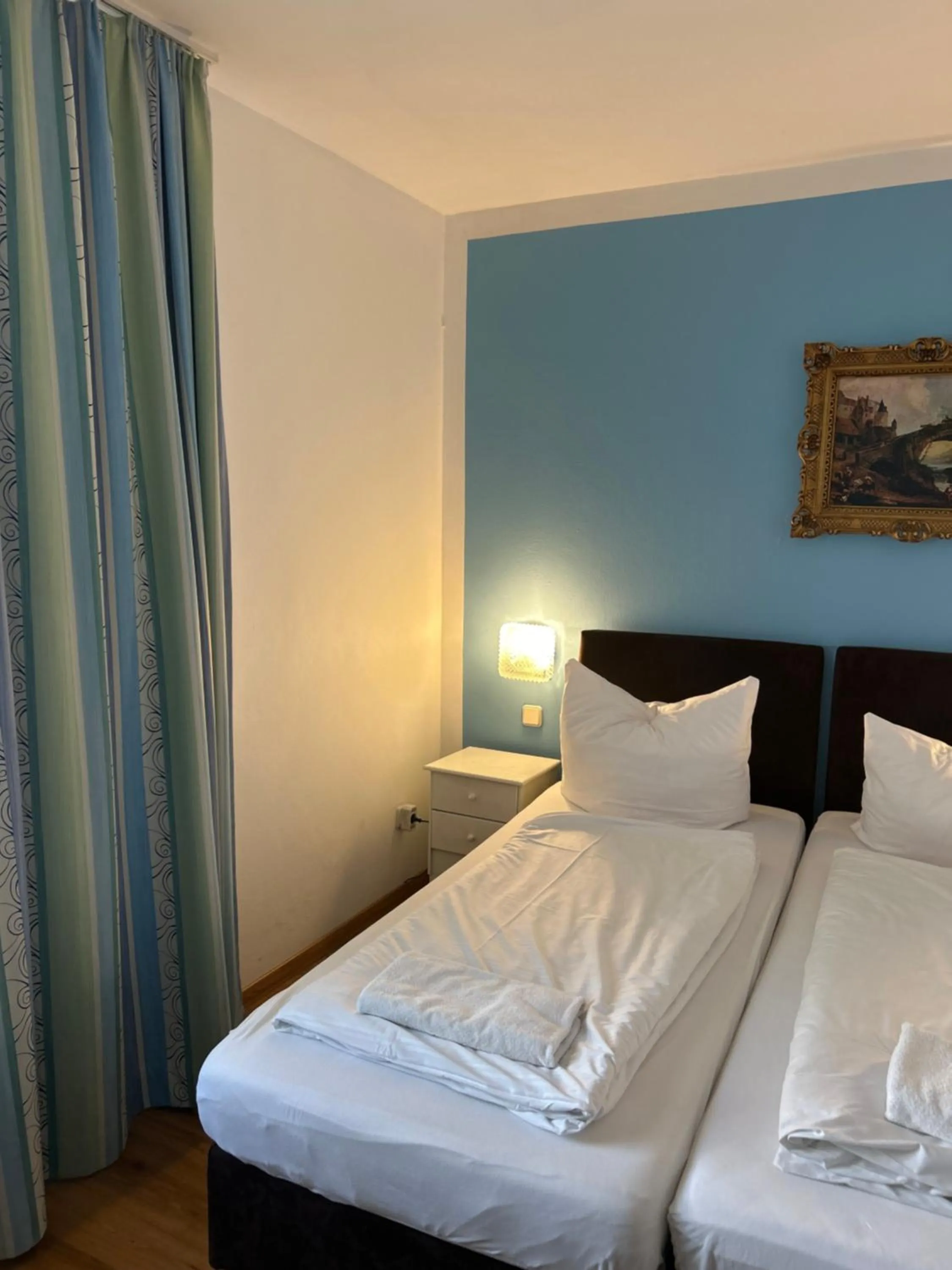 Bedroom, Bed in Hotel Pension Haydn