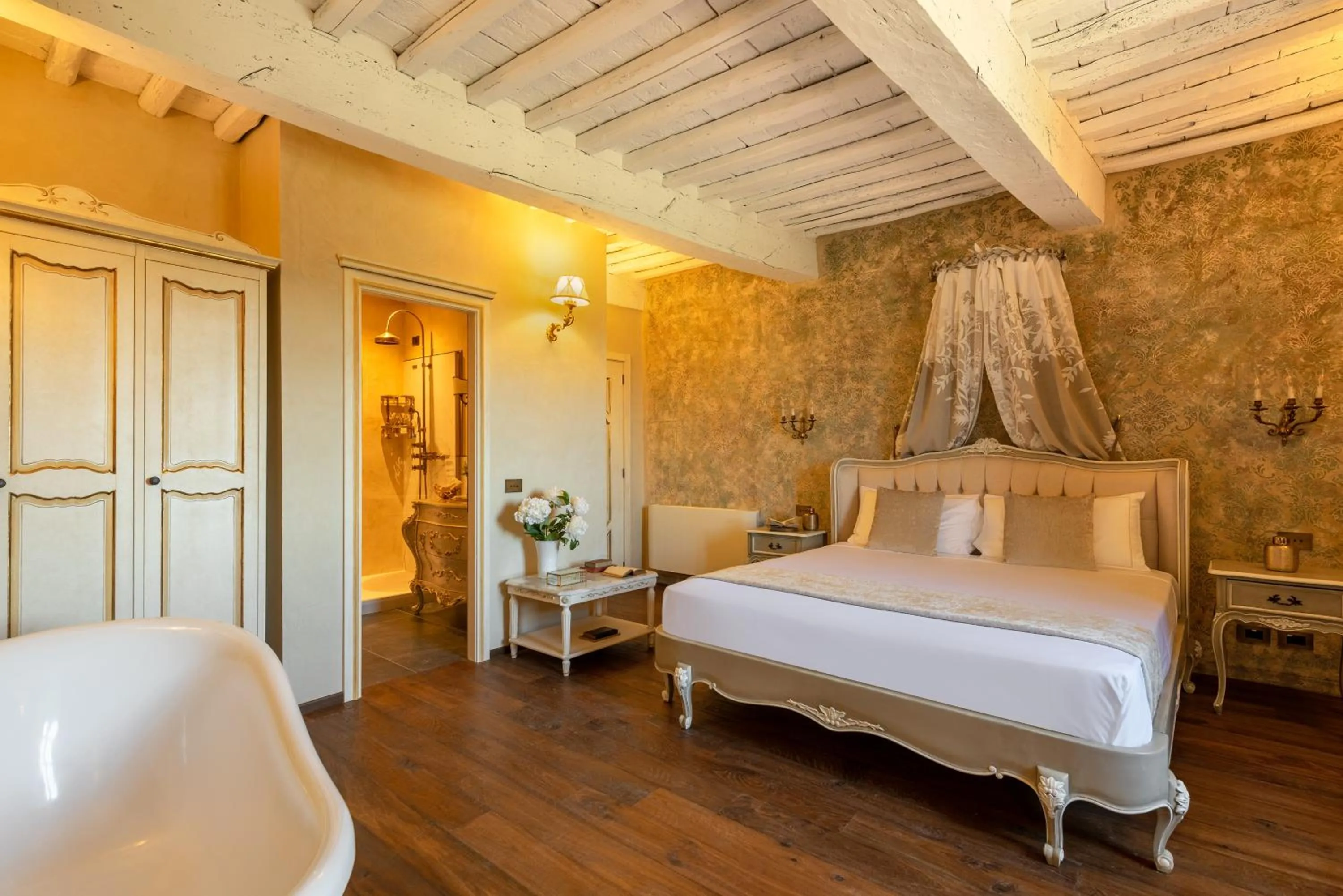 Photo of the whole room, Bed in Il Miraggio in Val d'Orcia Relais & Spa