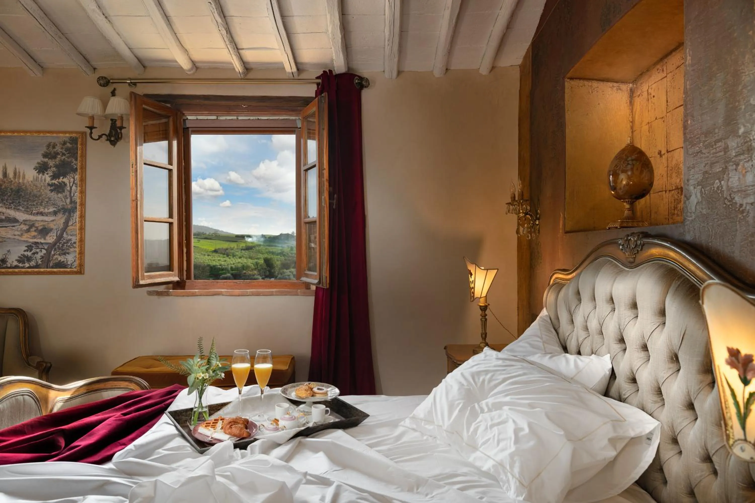 Photo of the whole room, Bed in Il Miraggio in Val d'Orcia Relais & Spa