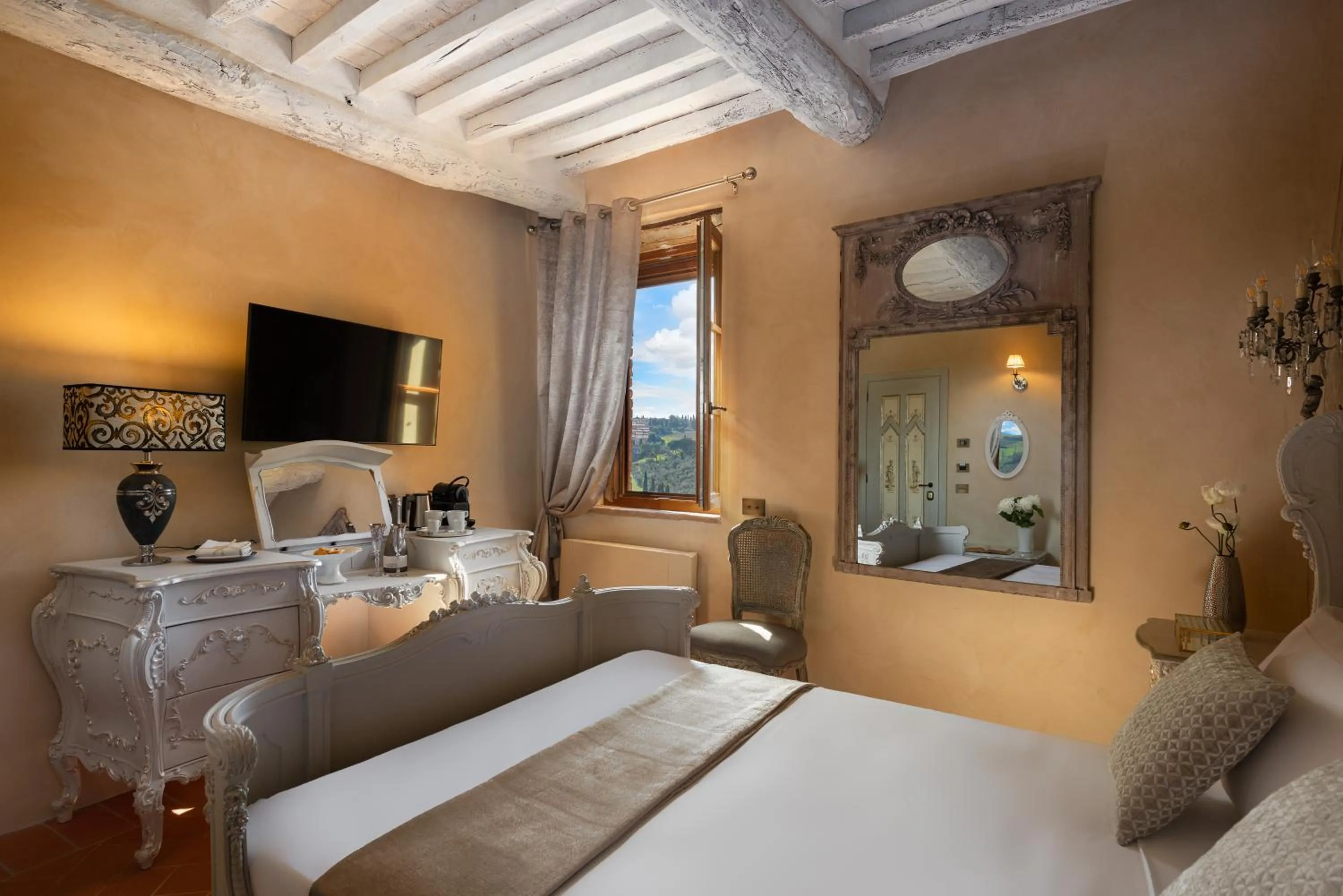 Photo of the whole room, Bed in Il Miraggio in Val d'Orcia Relais & Spa