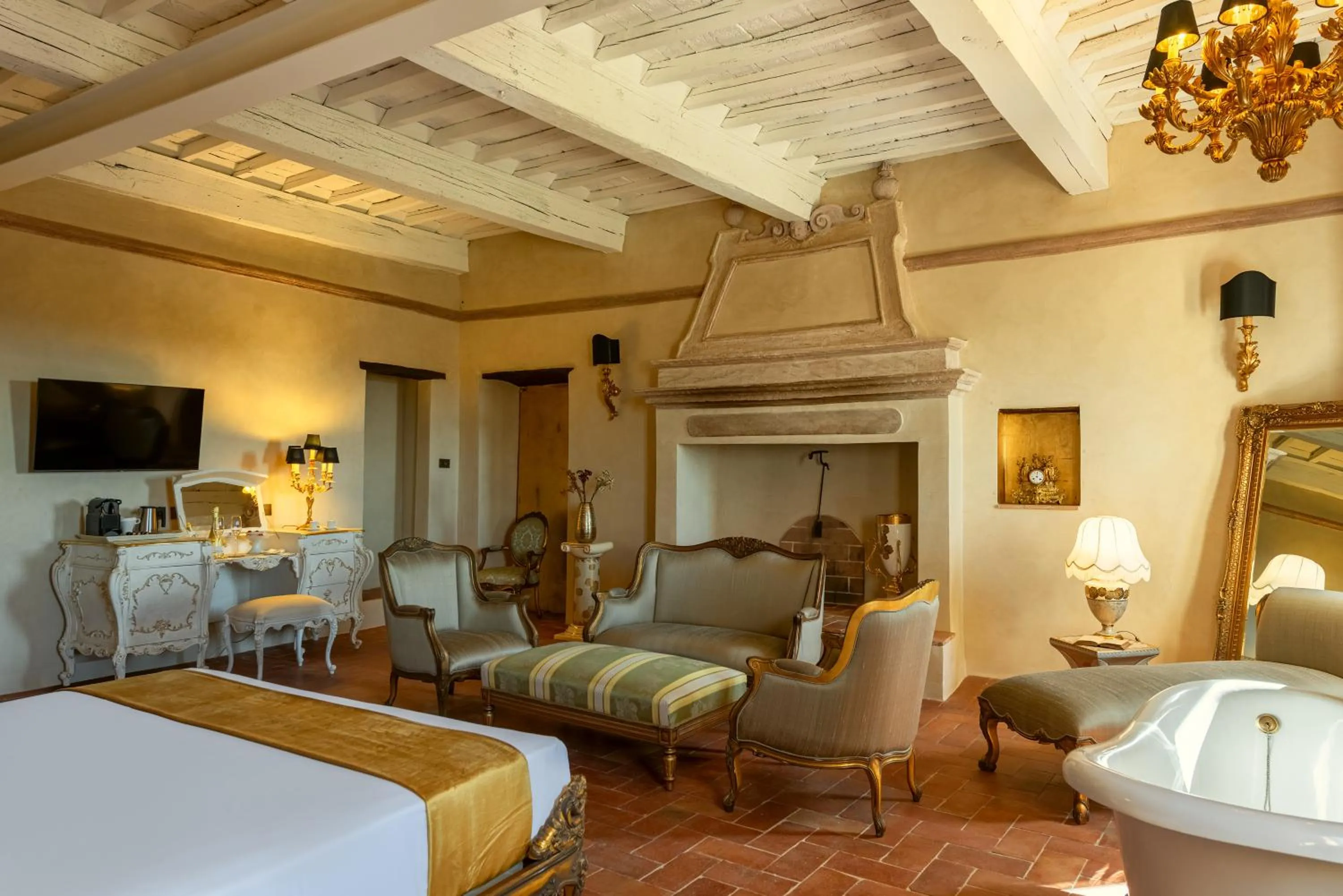 Photo of the whole room, Bed in Il Miraggio in Val d'Orcia Relais & Spa