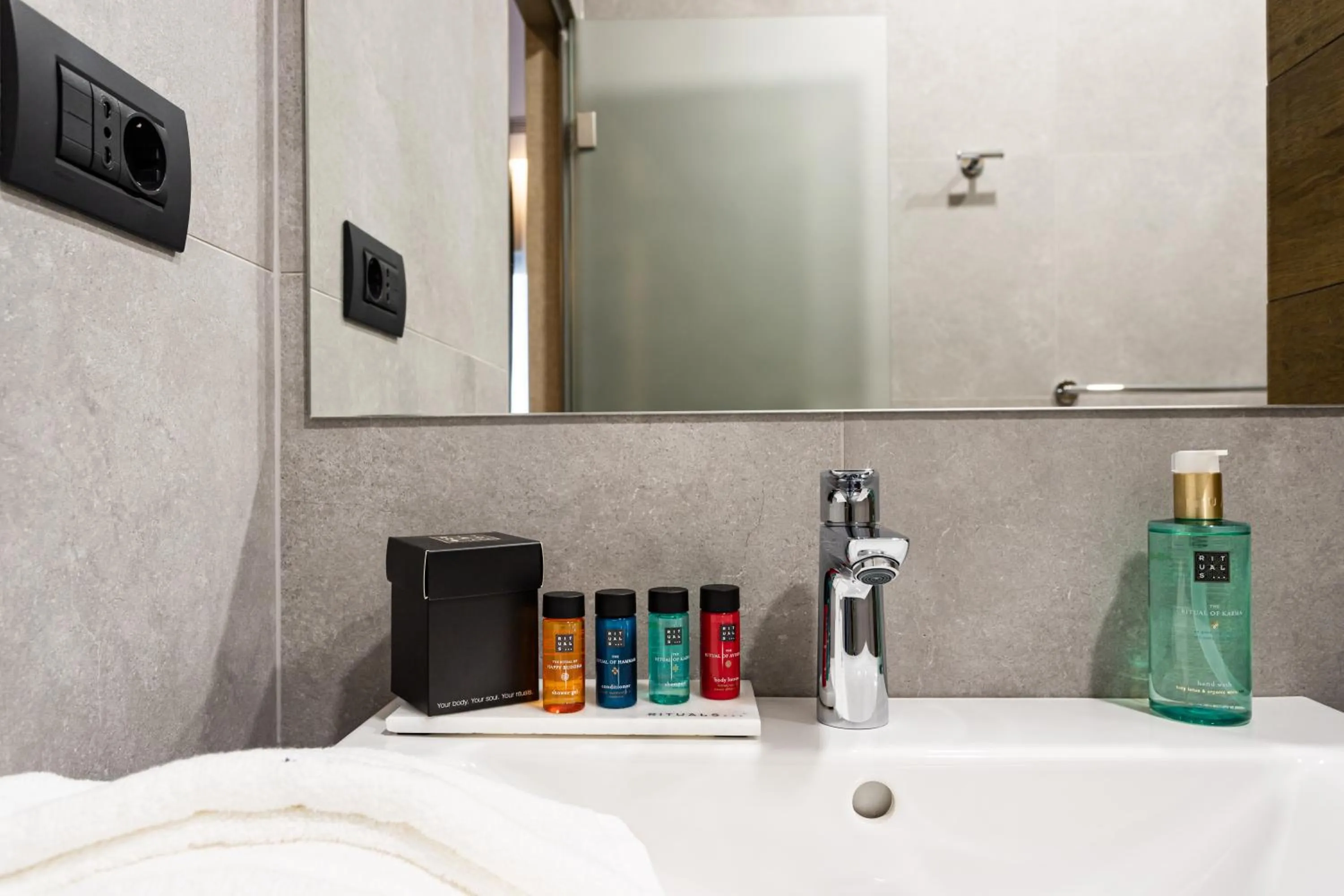 Bathroom in Hugo Hotel