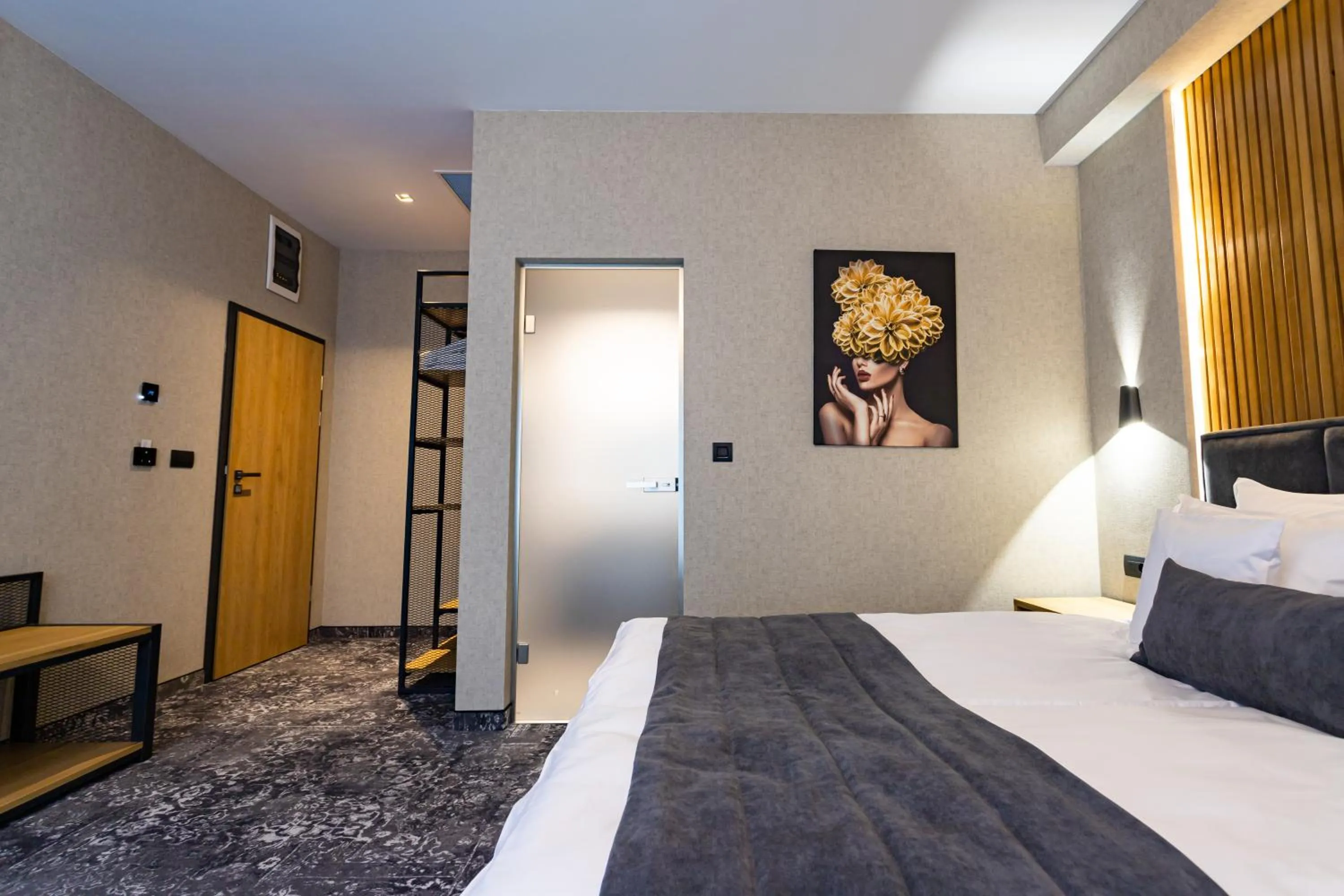 Photo of the whole room, Bed in Hugo Hotel