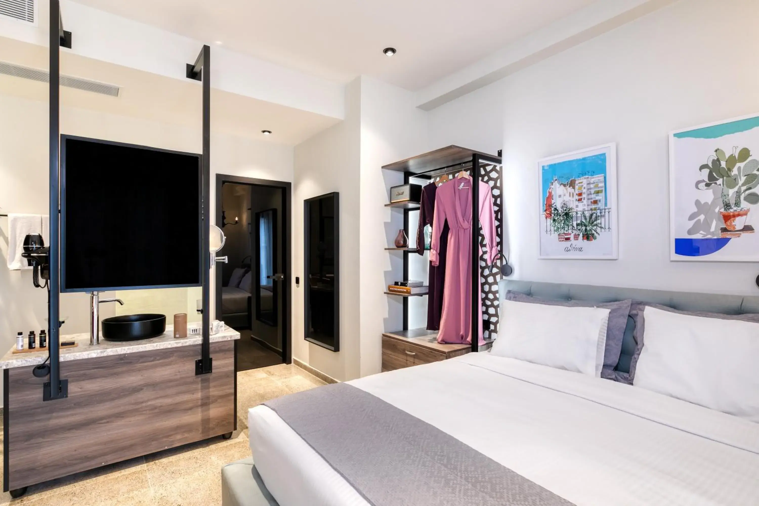 Bed in Athens Ivy Suites Bed in Athens Ivy Suites