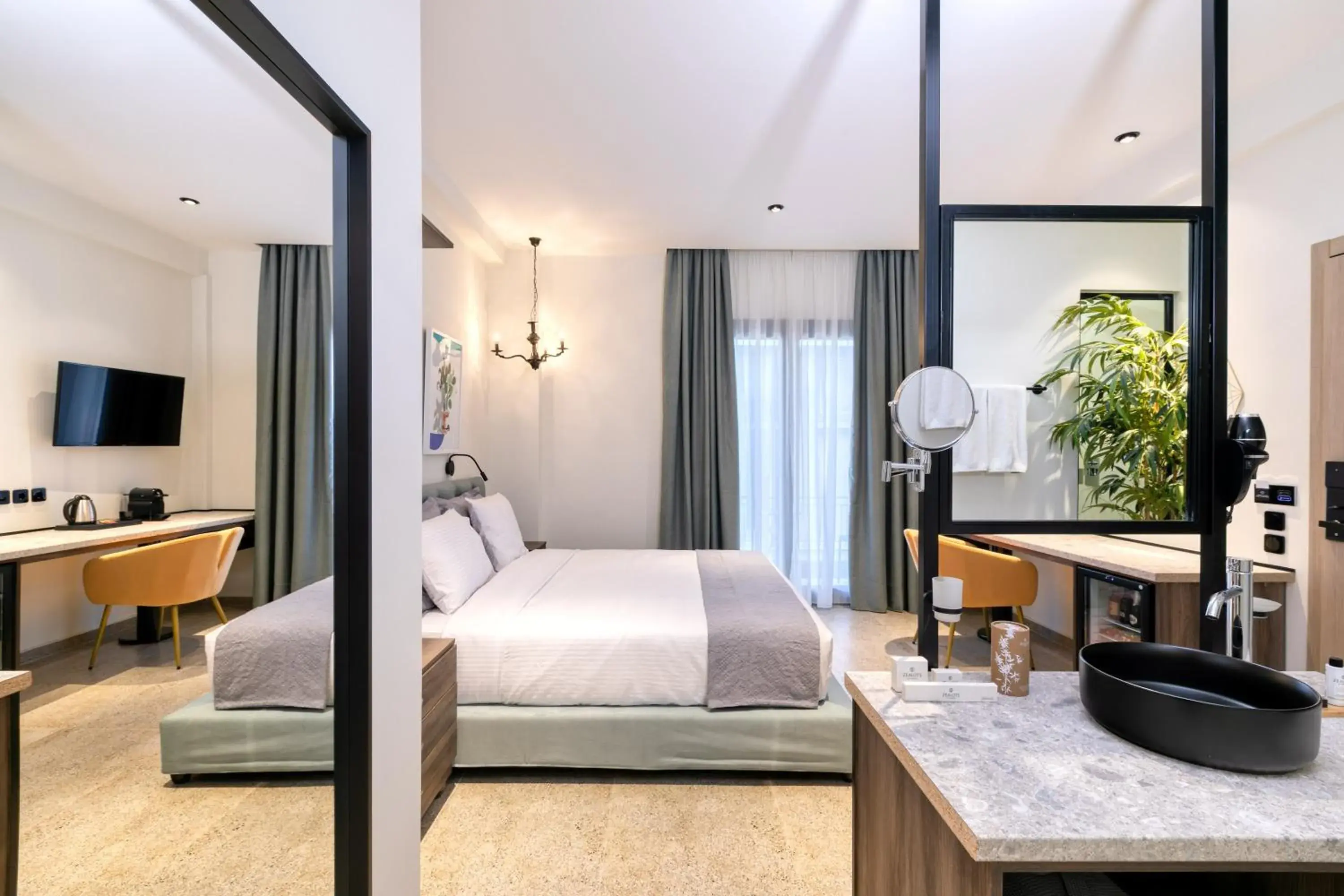 Bed in Athens Ivy Suites Bed in Athens Ivy Suites