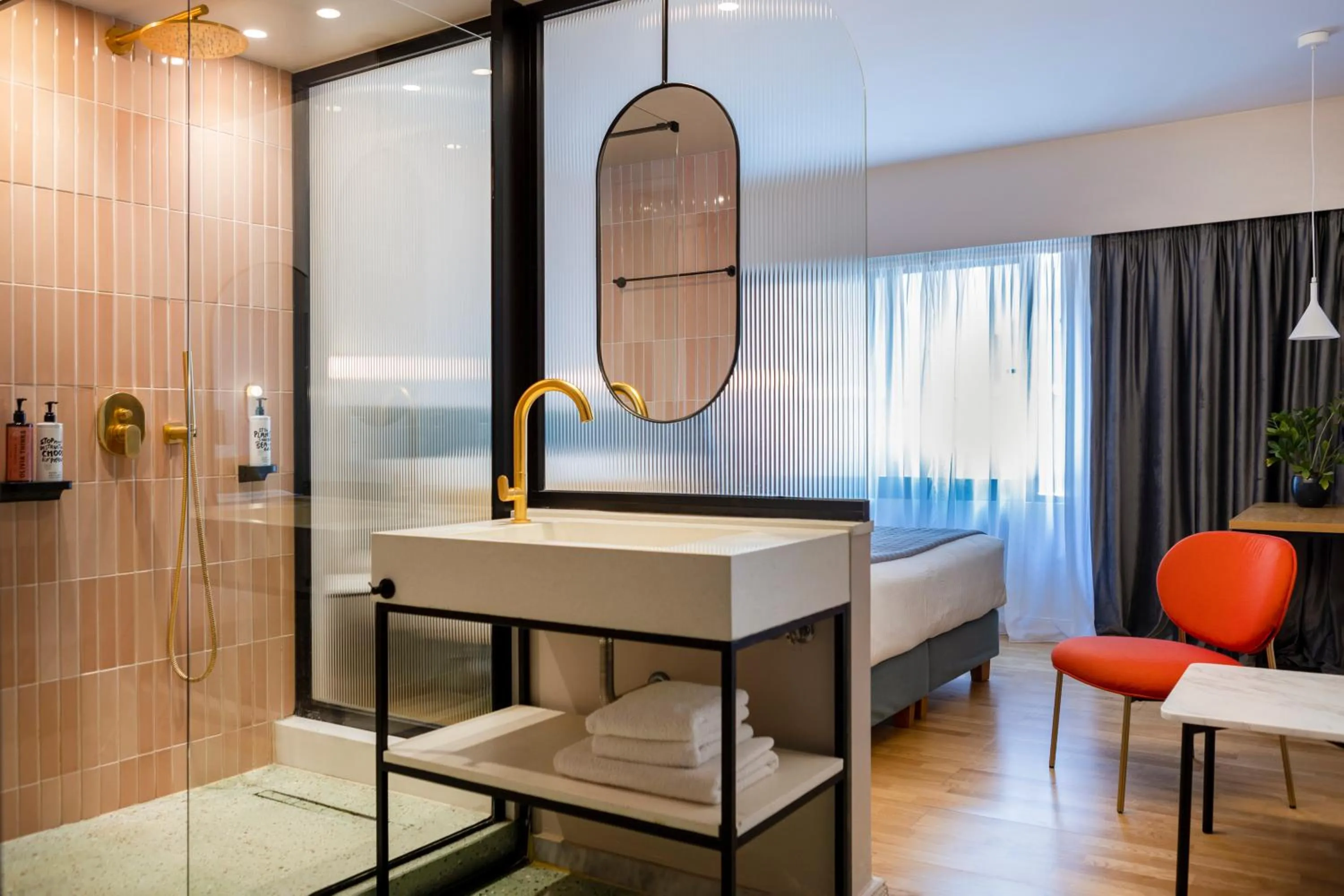 Shower in L'Avventura Athens