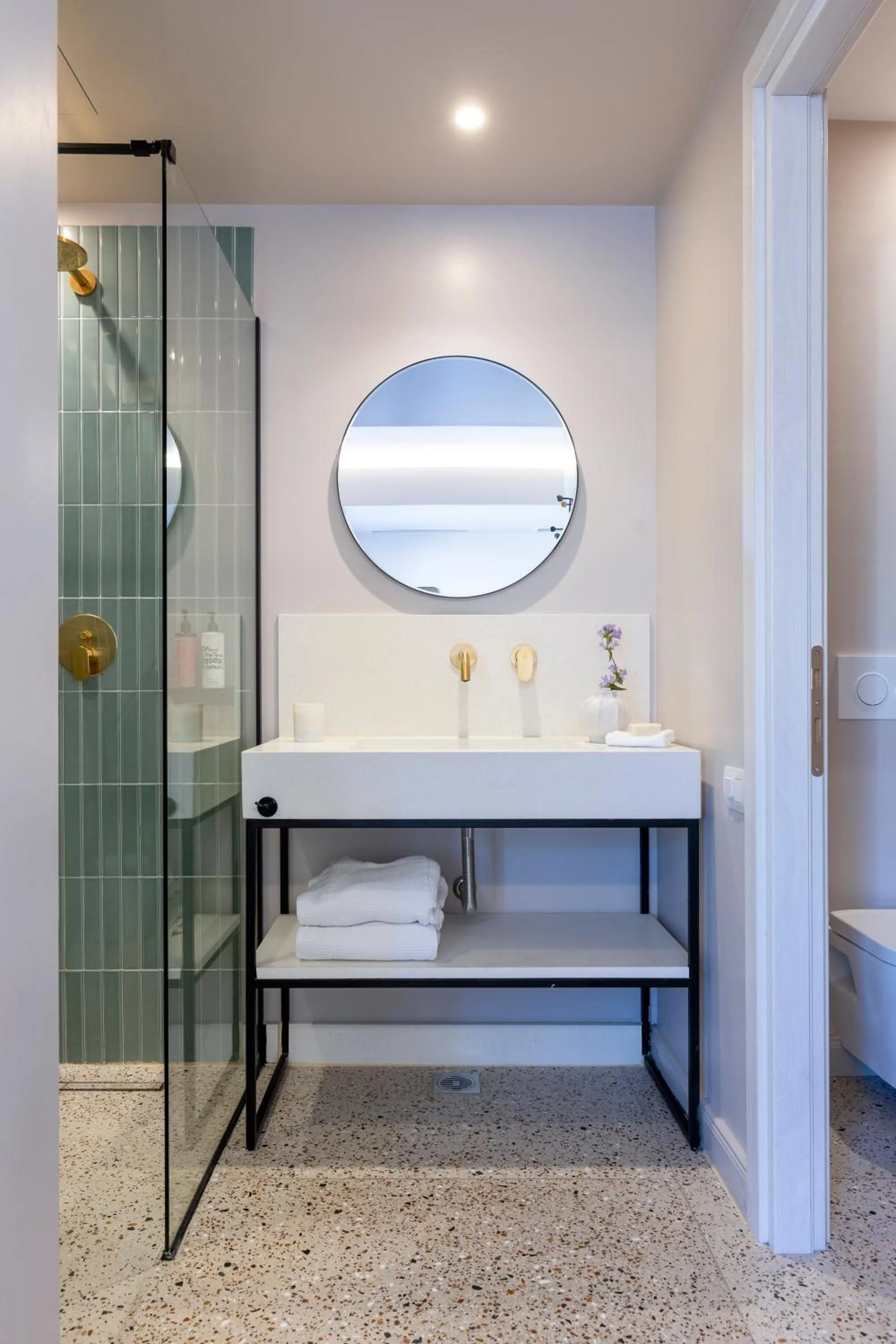 Shower in L'Avventura Athens