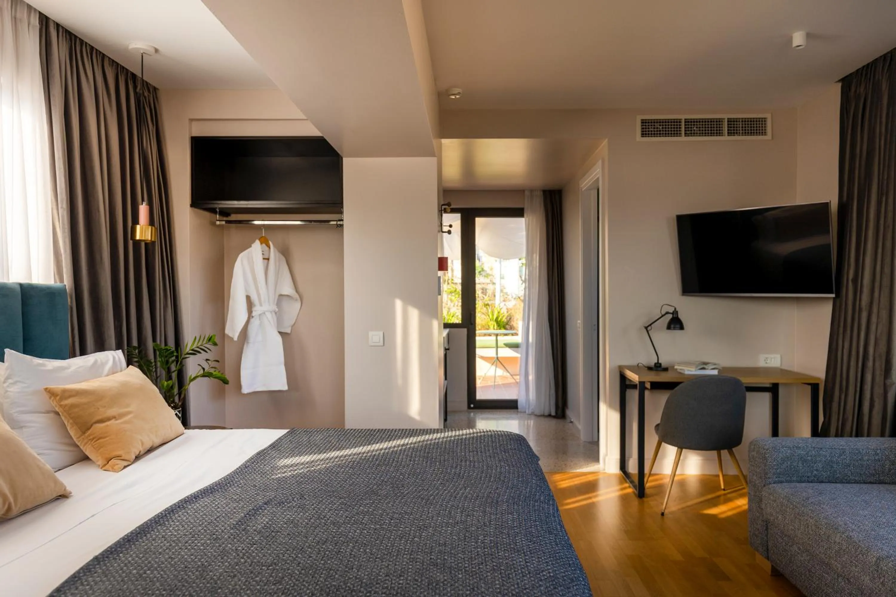 Bed in L'Avventura Athens