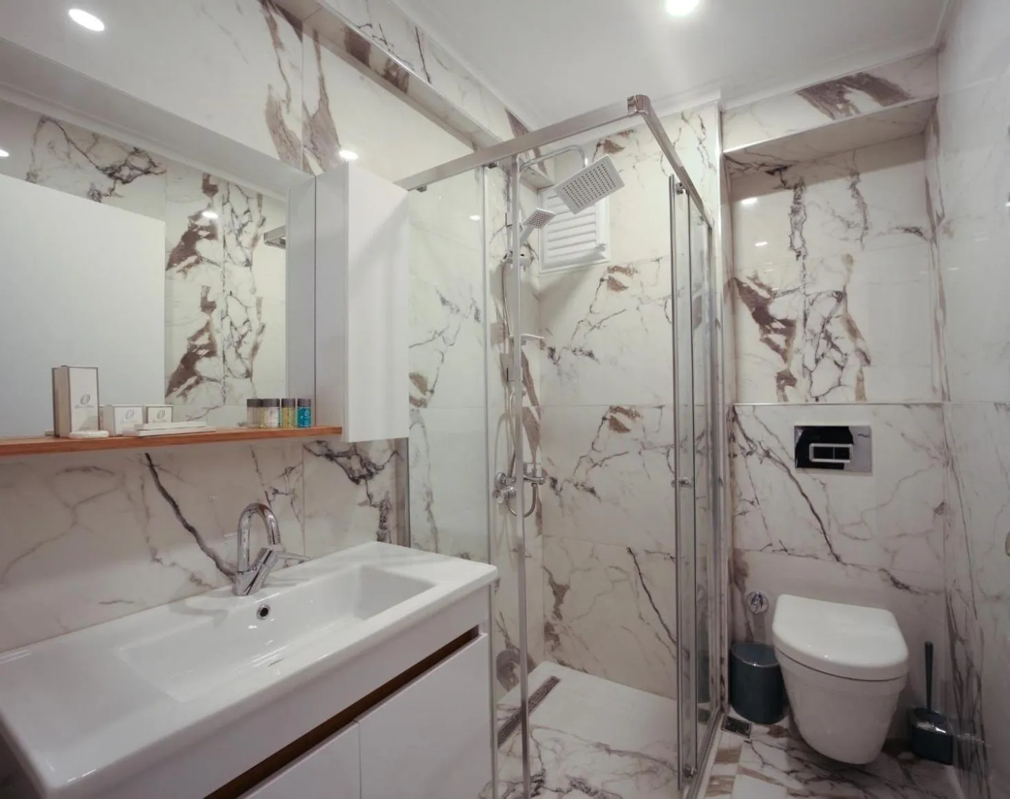 Shower in Etiz Hotels & Residences