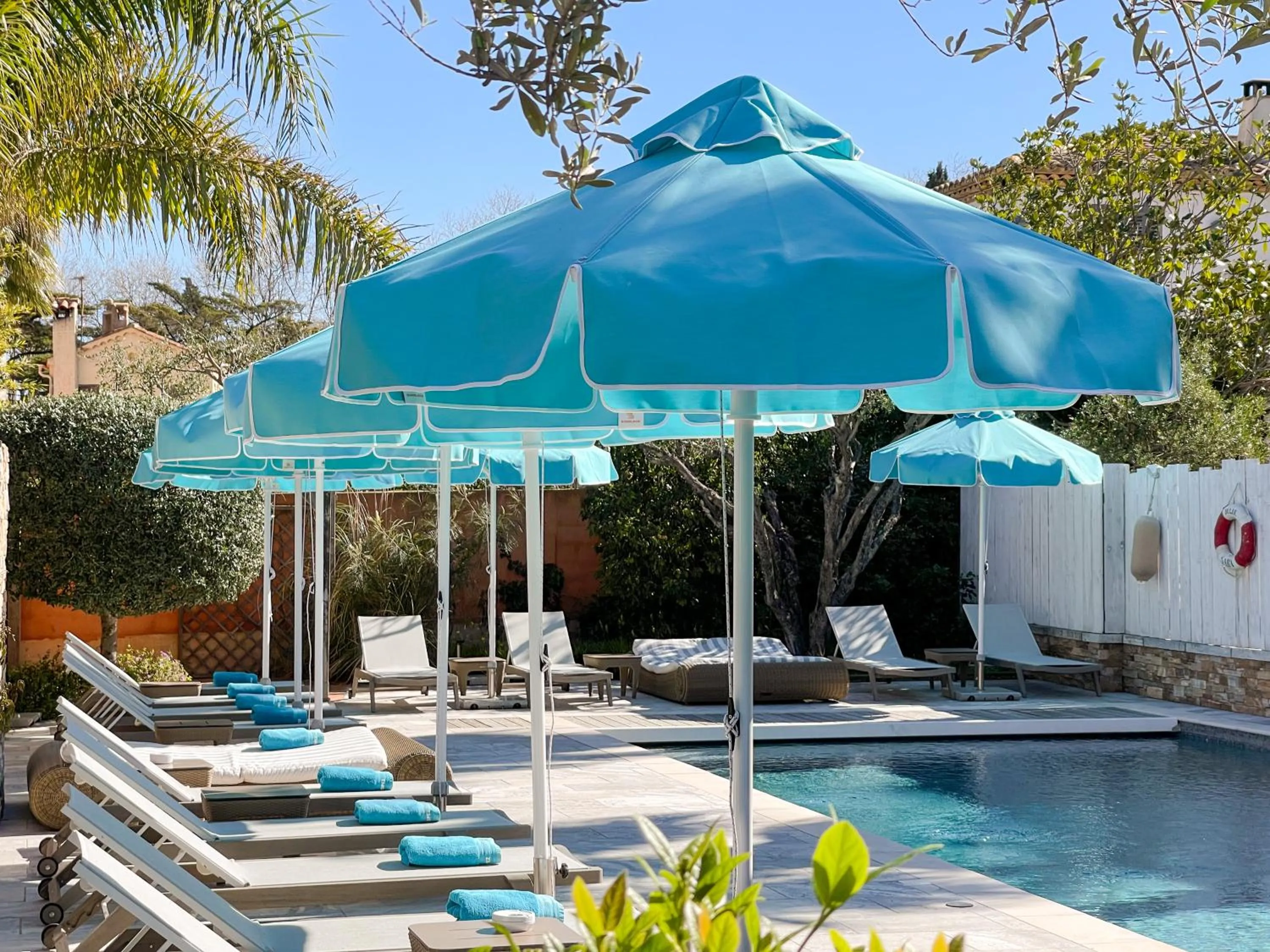 Swimming pool in Le Mouillage