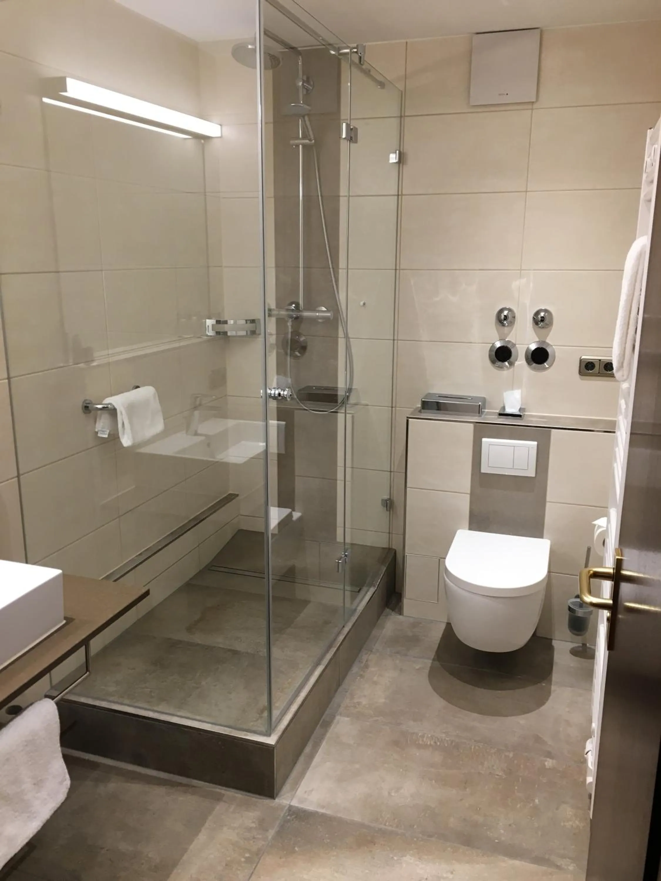 Bathroom in Parkhotel Leiser