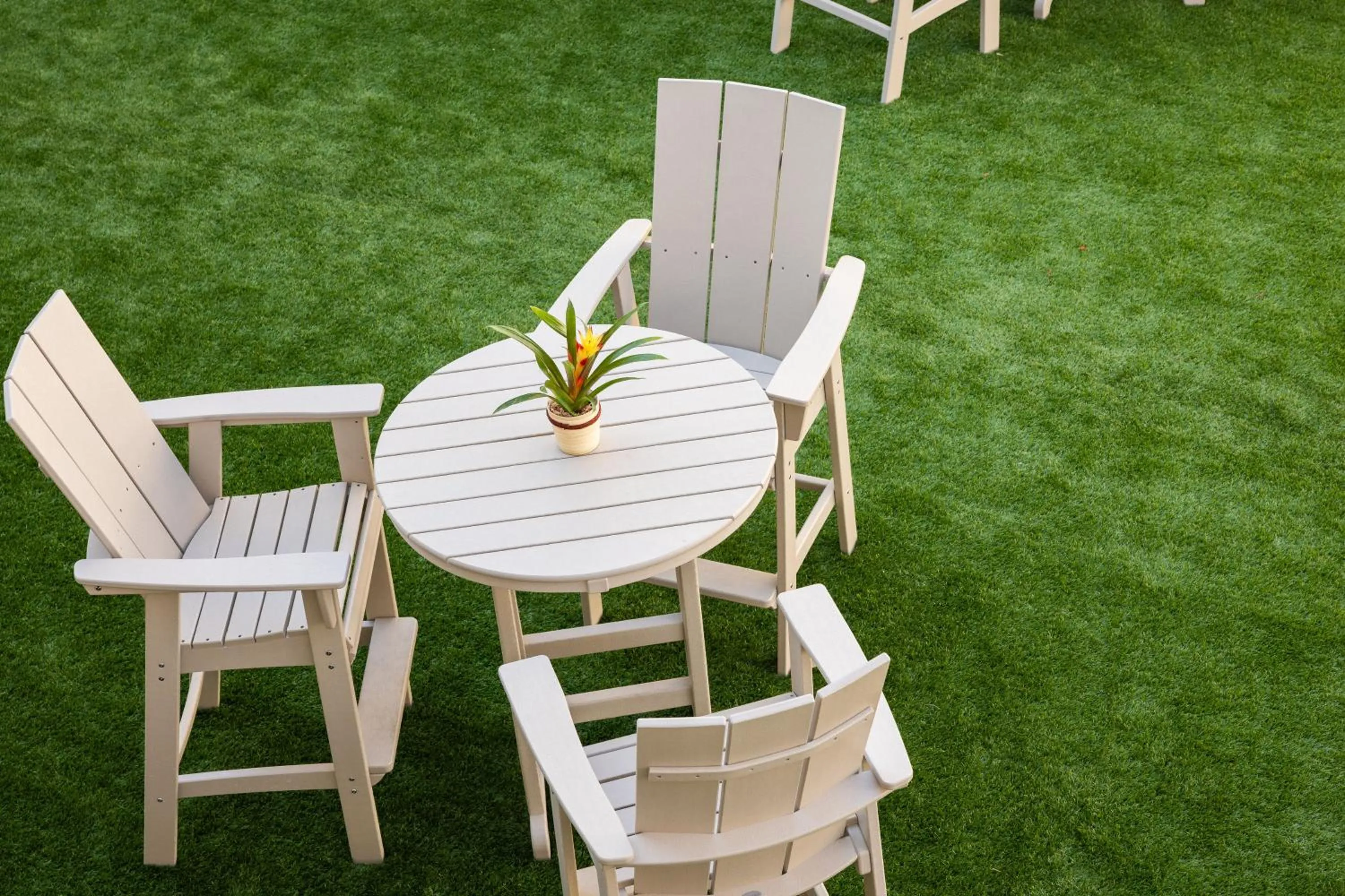 Inner courtyard view in stayAPT Suites Raleigh-Durham/RTP