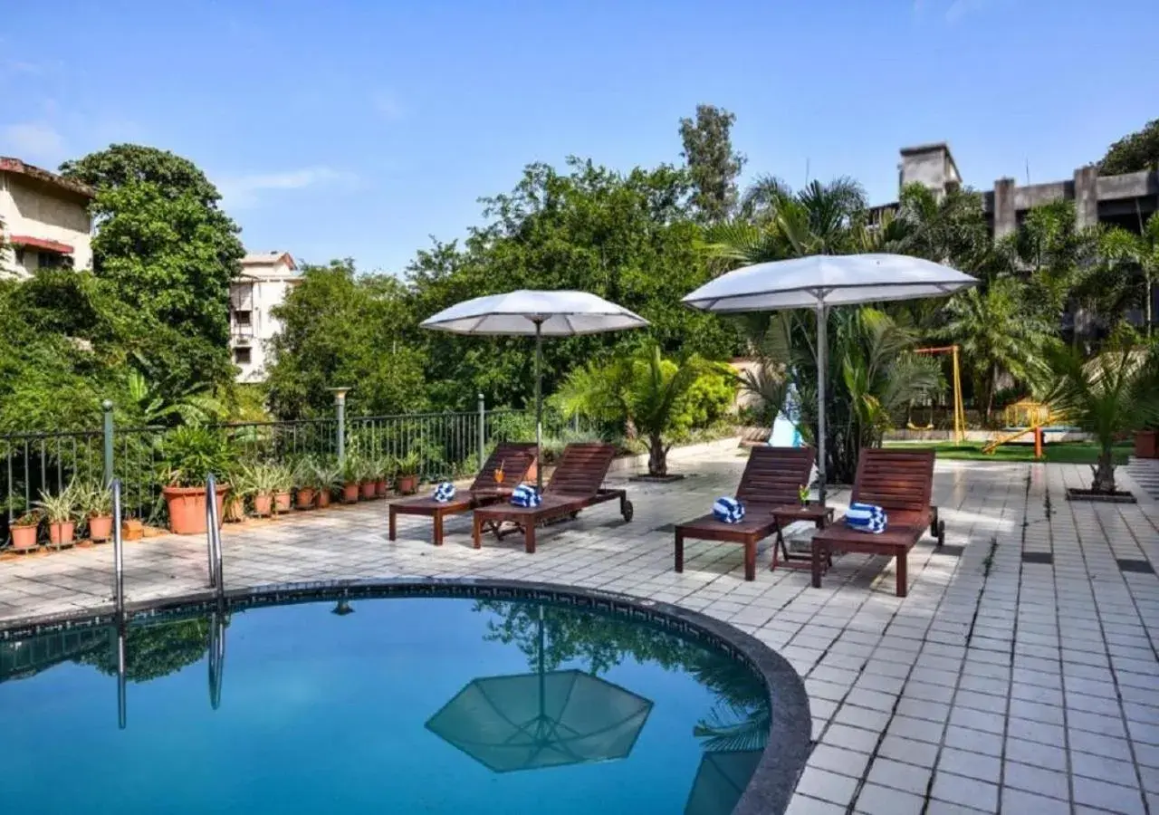 Swimming pool in Meritas Crystal Resort Swimming pool in Meritas Crystal Resort