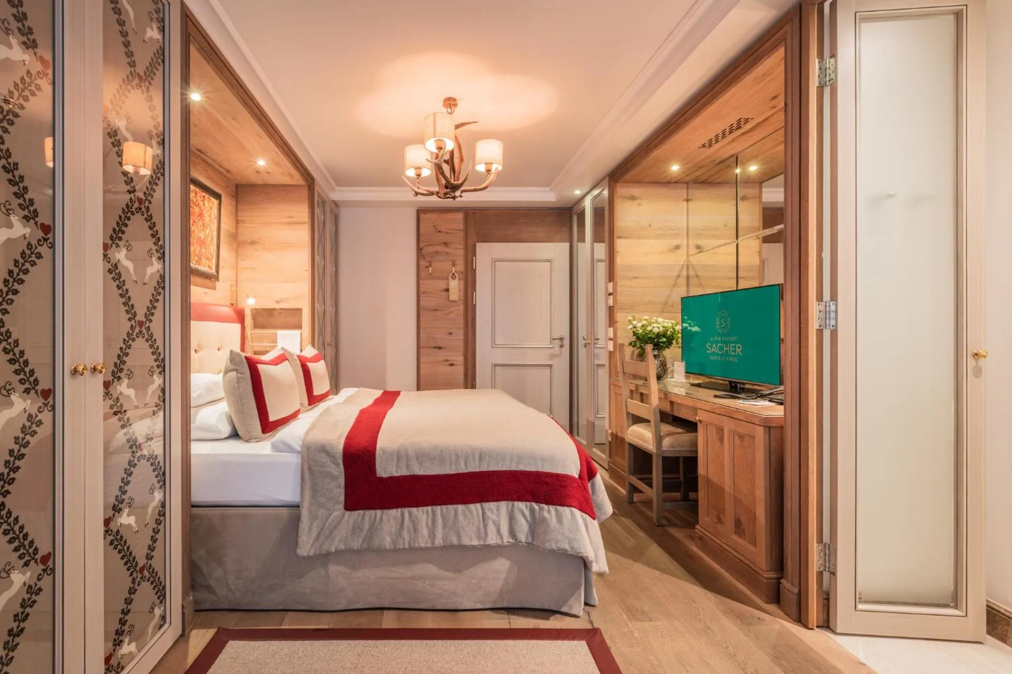 Bedroom, Bed in Alpin Resort Sacher