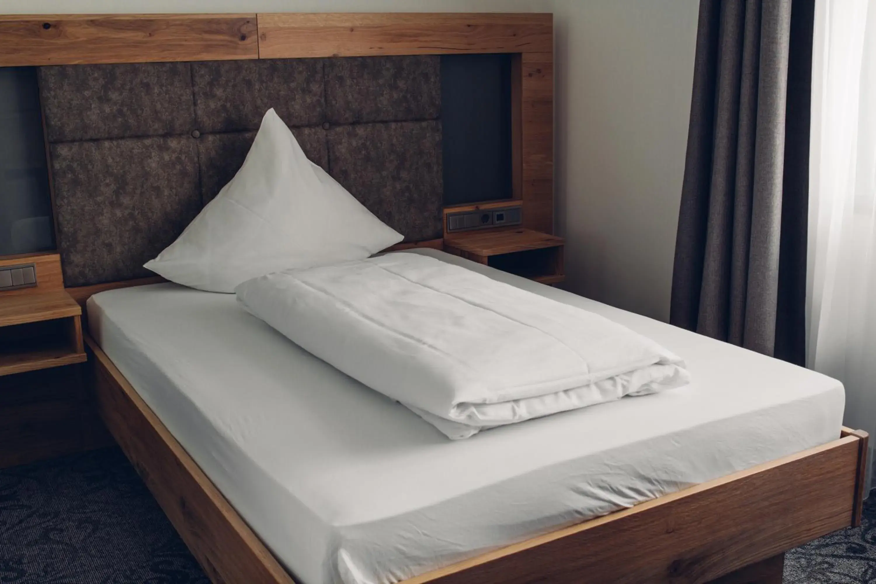 Single Room (with Air Conditioning) - single occupancy in Rührberger Hof Hotel & Restaurant Grenzach-Wyhlen bei Basel Single Room (with Air Conditioning) - single occupancy in Rührberger Hof Hotel & Restaurant Grenzach-Wyhlen bei Basel