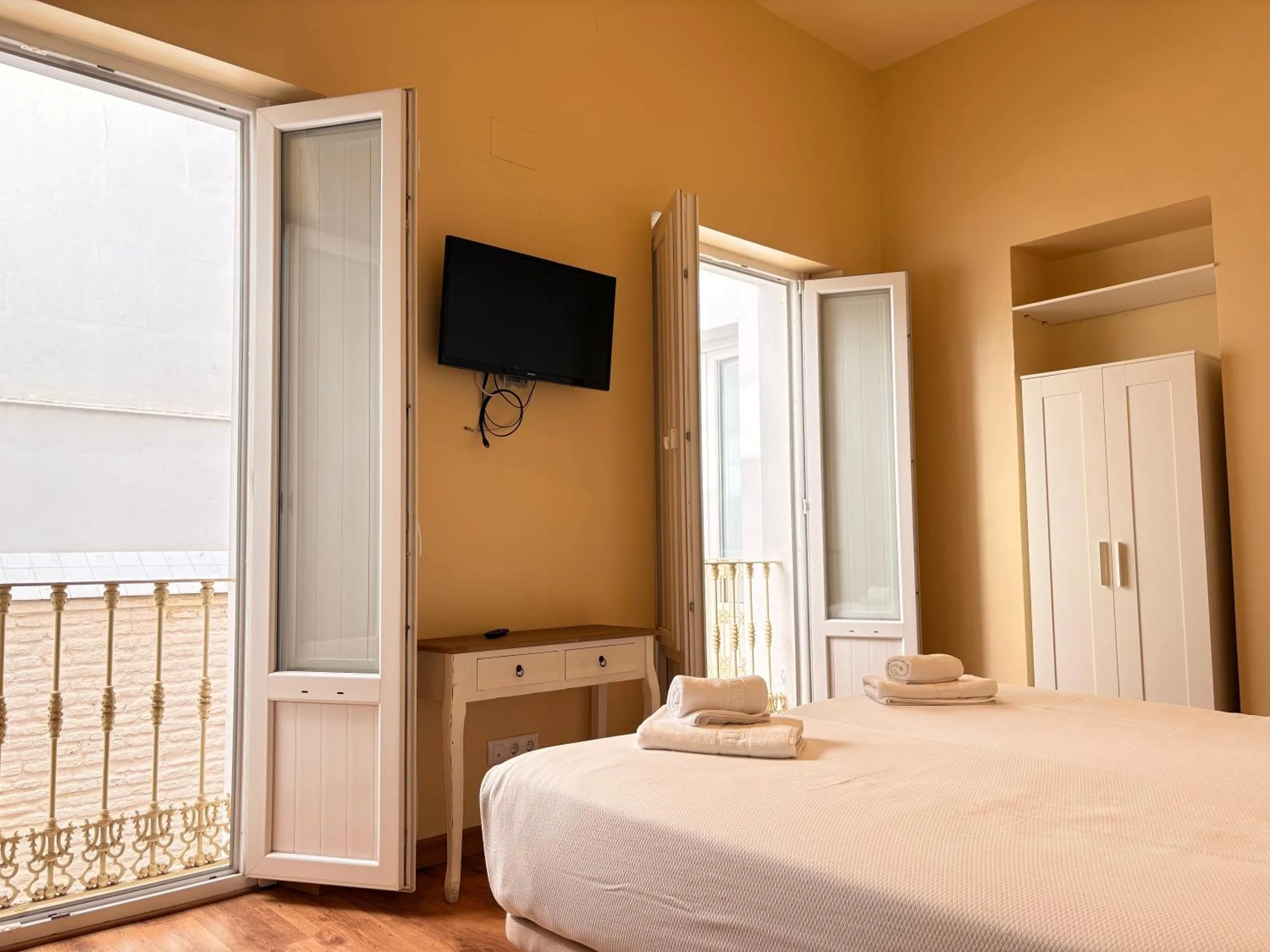 Photo of the whole room, Bed in Life Apartments San Vicente