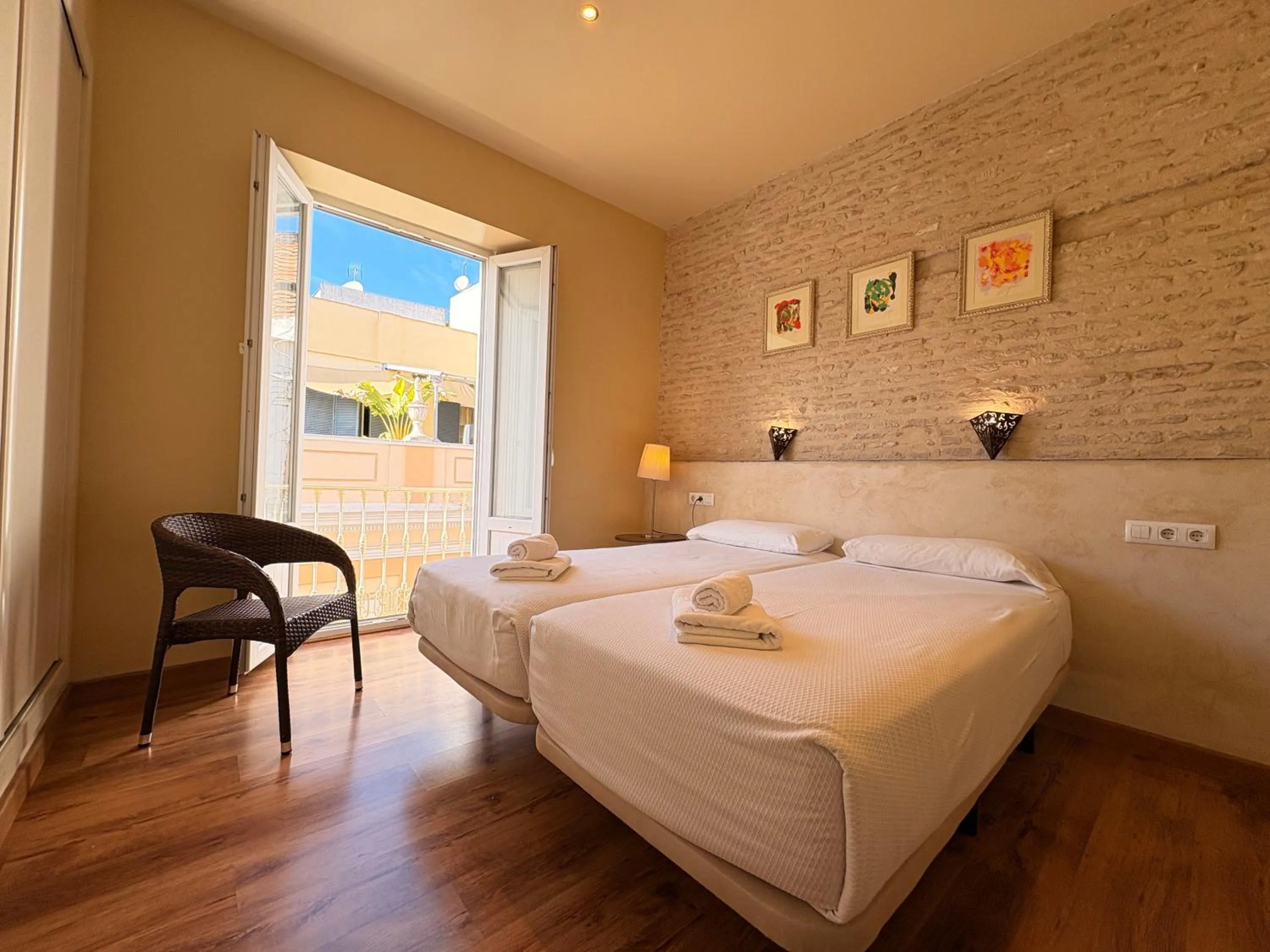 Photo of the whole room, Bed in Life Apartments San Vicente