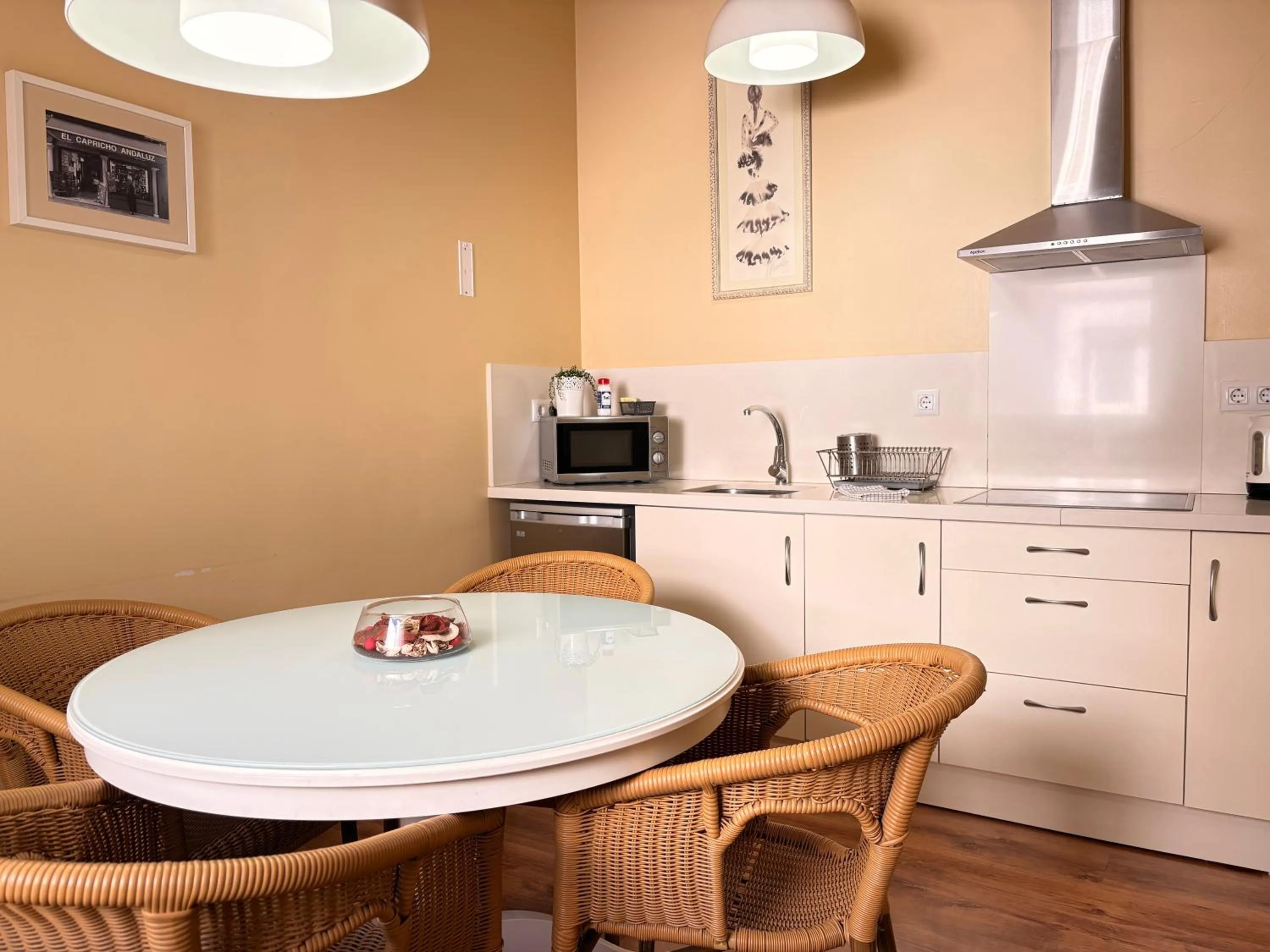 Dining area in Life Apartments San Vicente