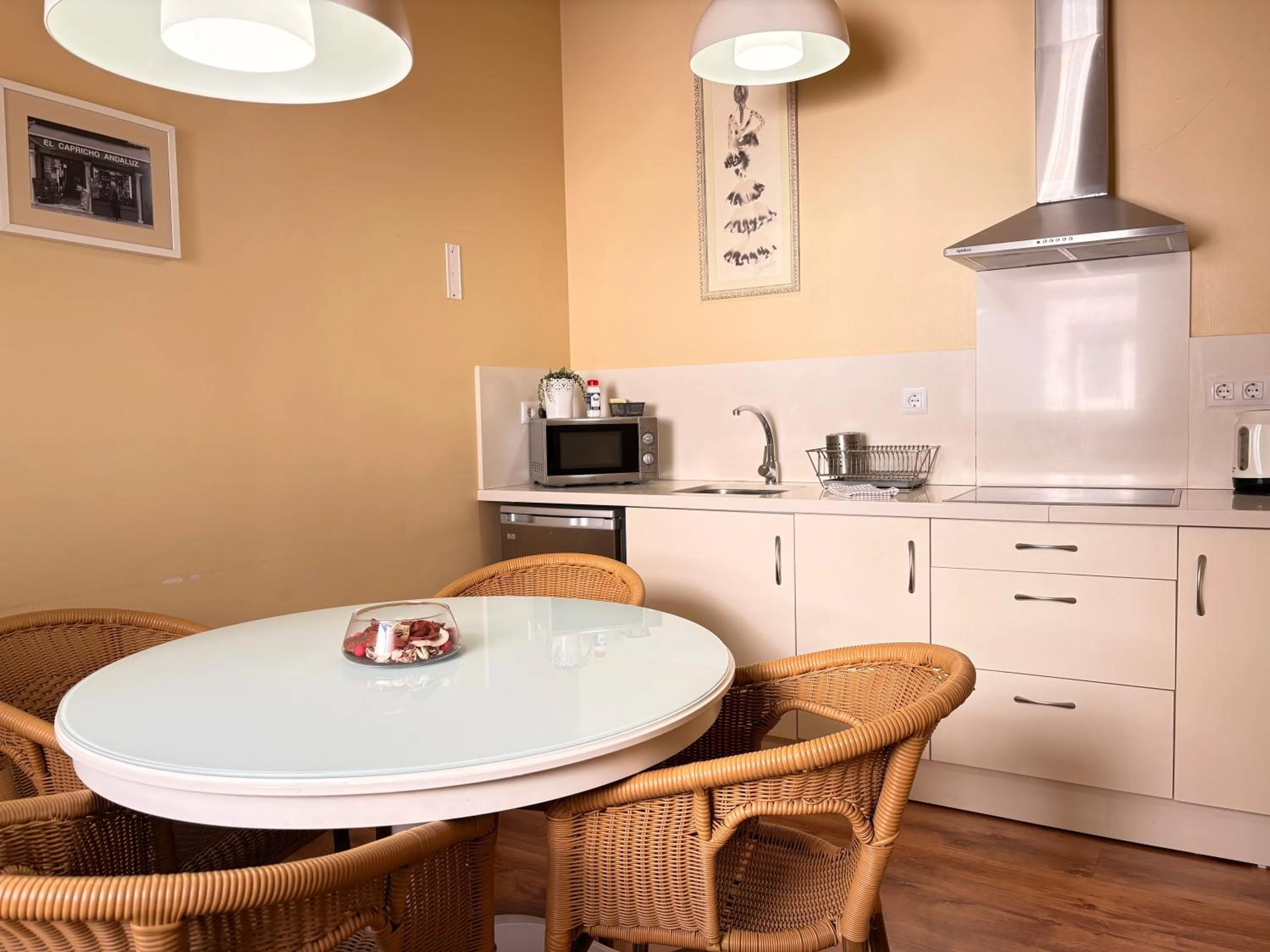 Dining area in Life Apartments San Vicente