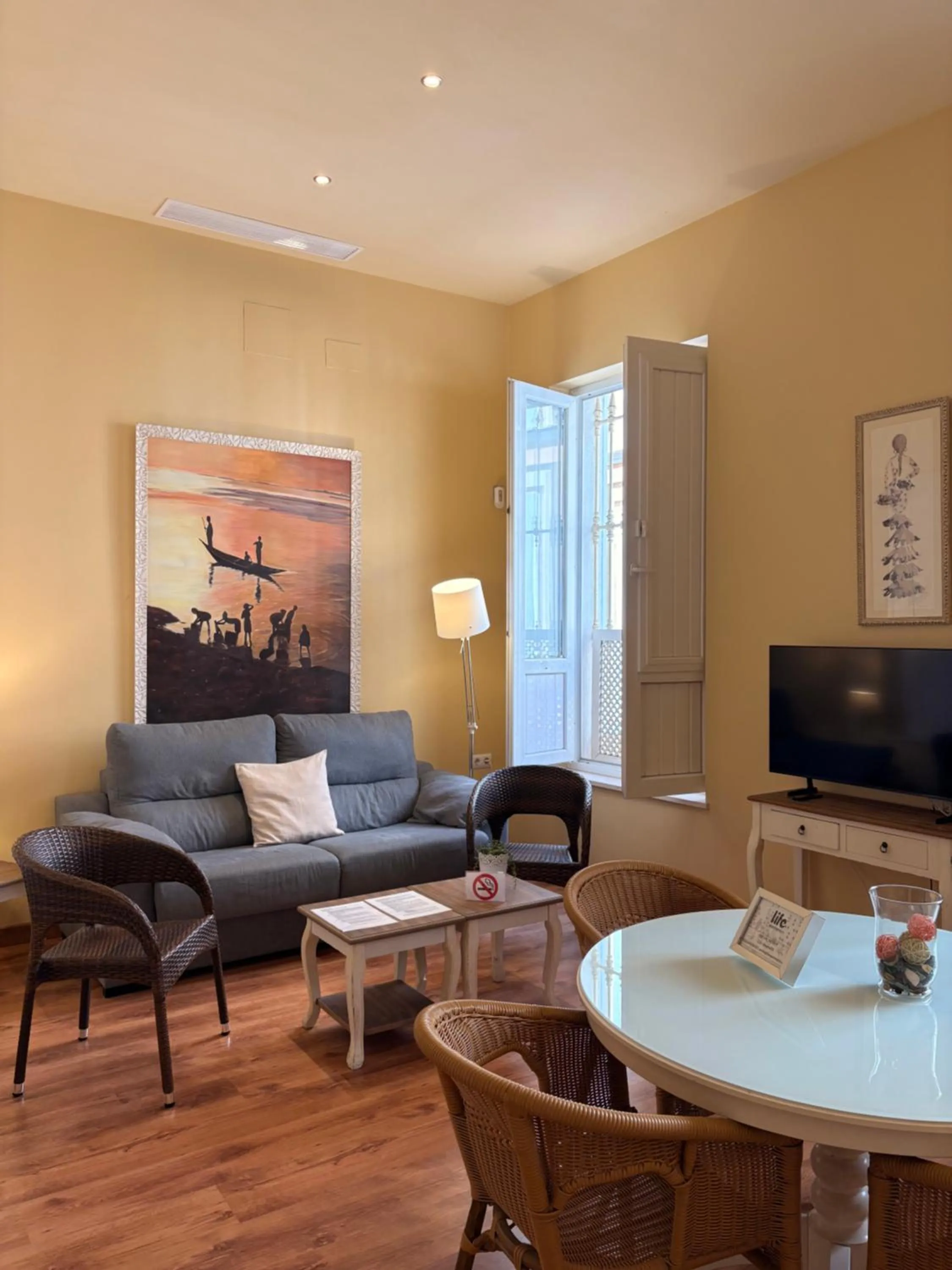 Seating area in Life Apartments San Vicente