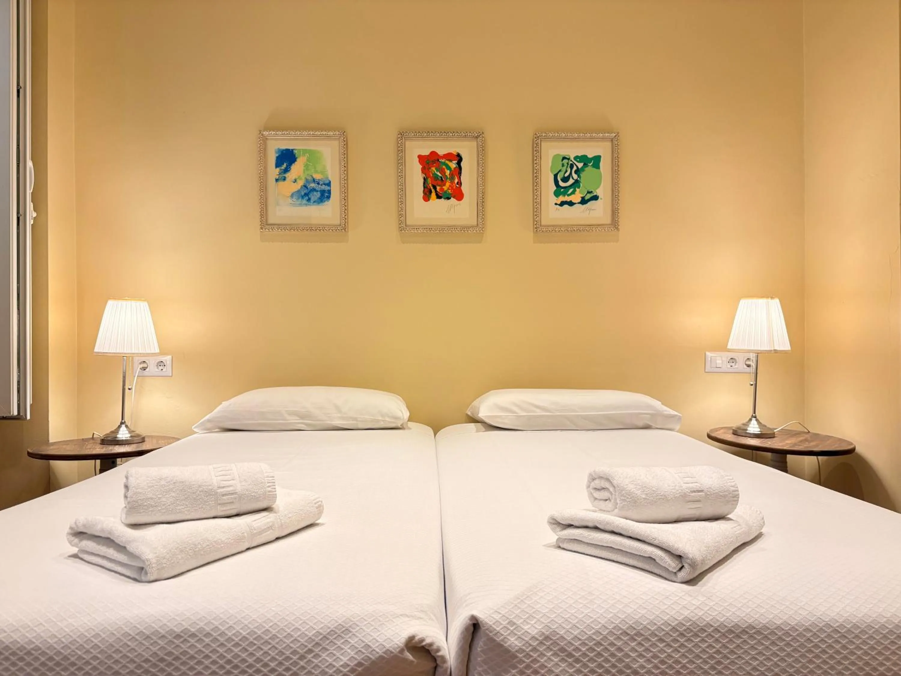 Photo of the whole room, Bed in Life Apartments San Vicente