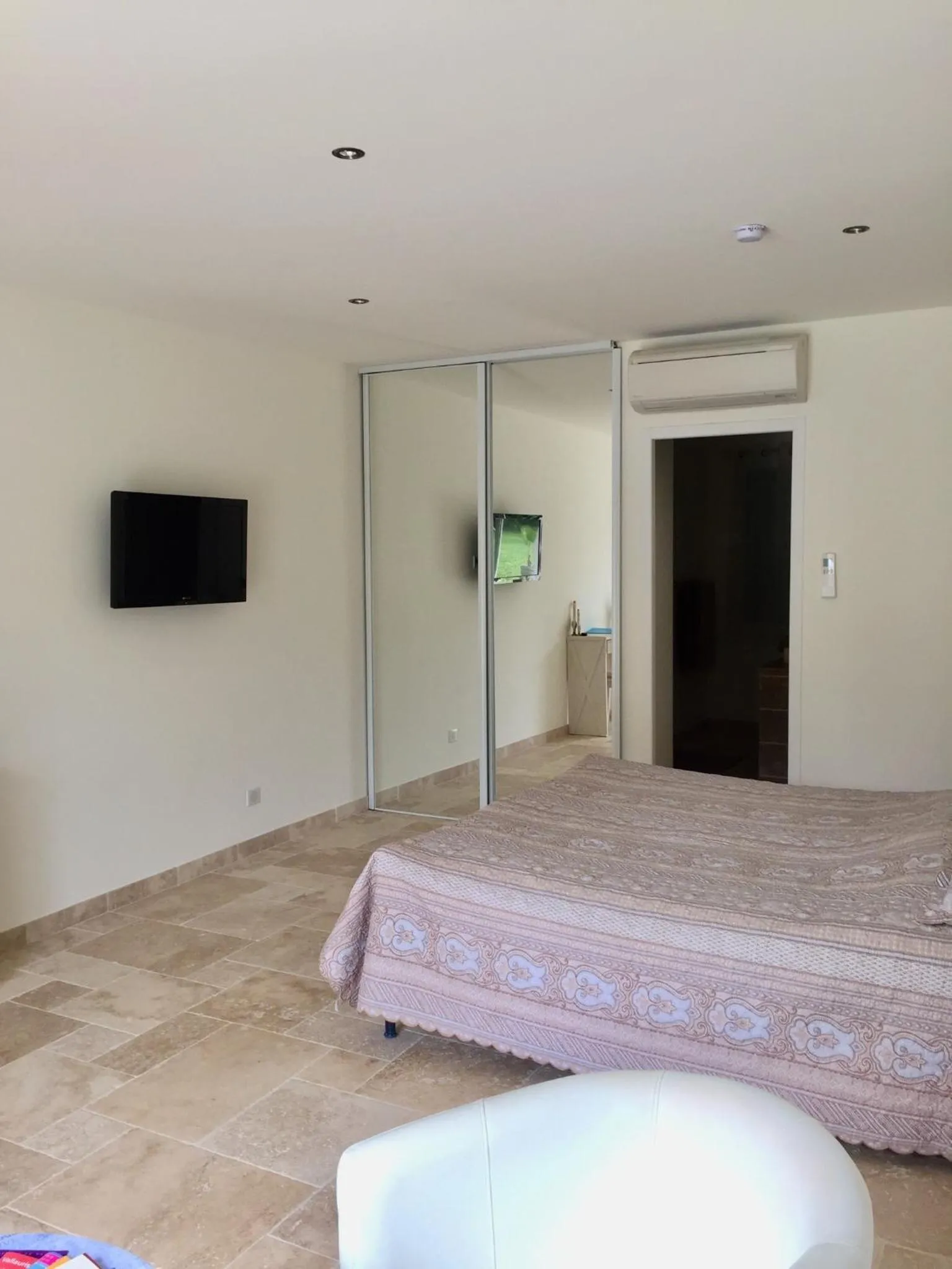 Photo of the whole room, Bed in Domaine Le Mas Sans Soucis