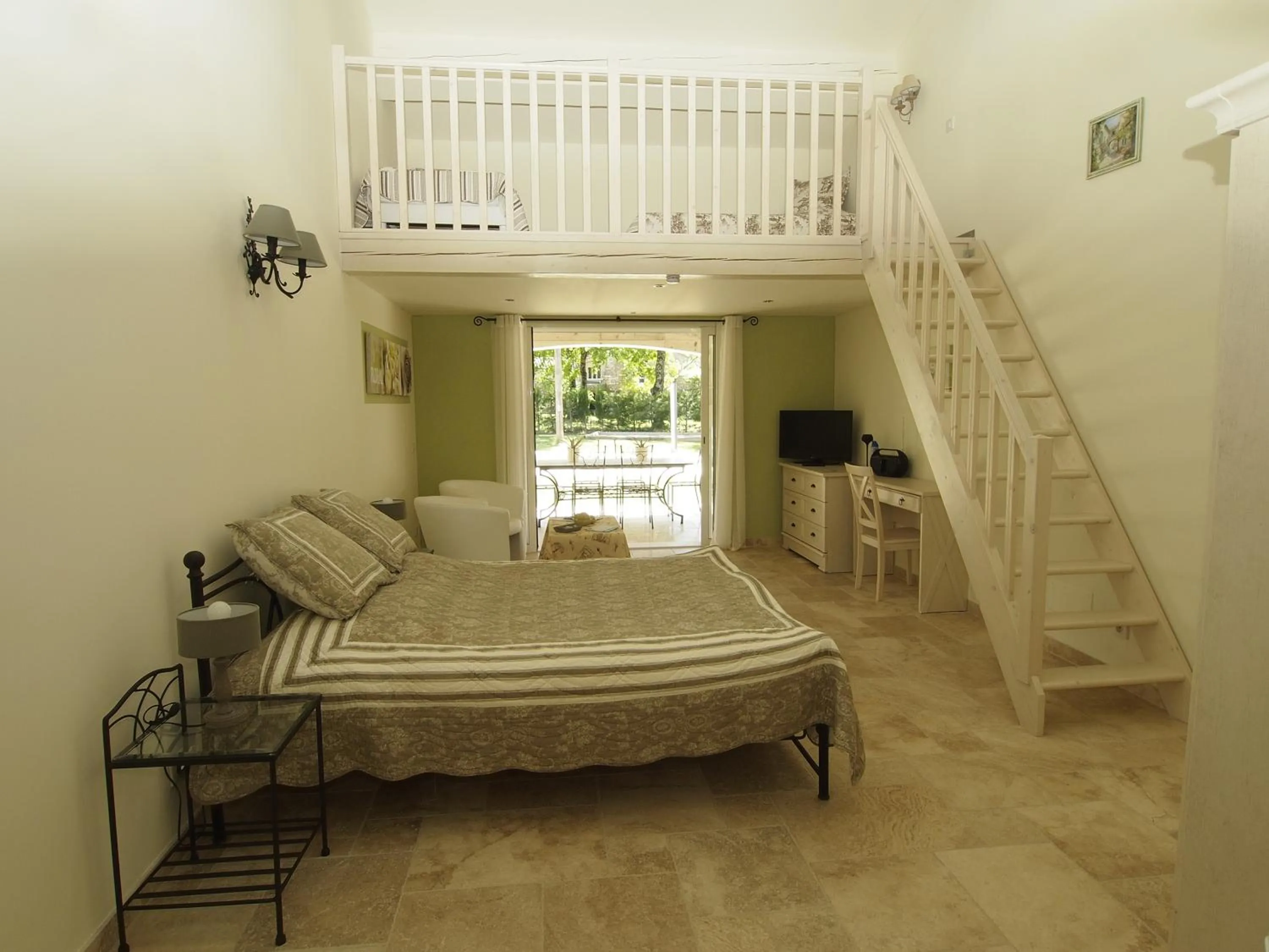 Bed in Domaine Le Mas Sans Soucis