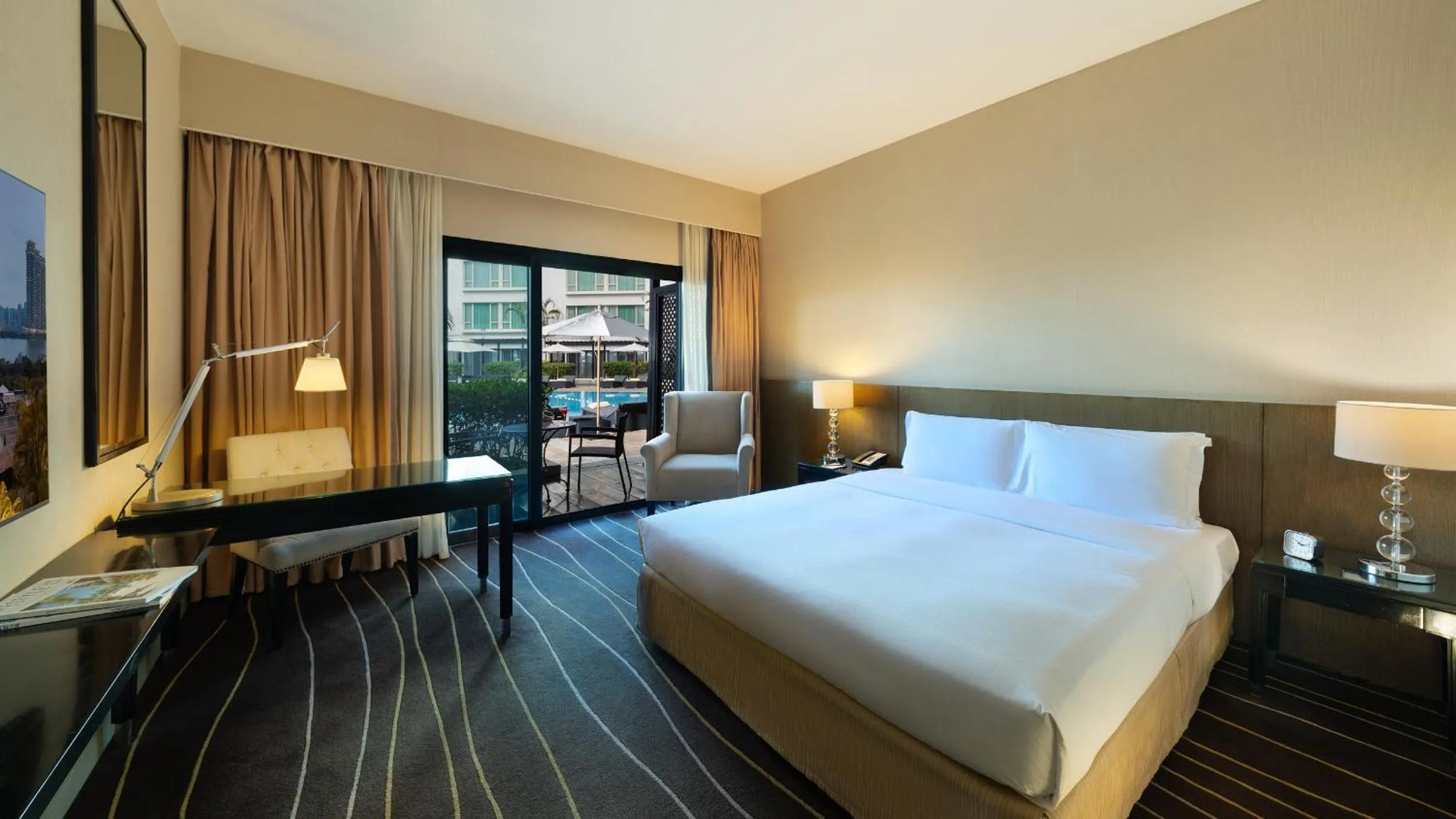 Swimming pool, Bed in Marco Polo Xiamen