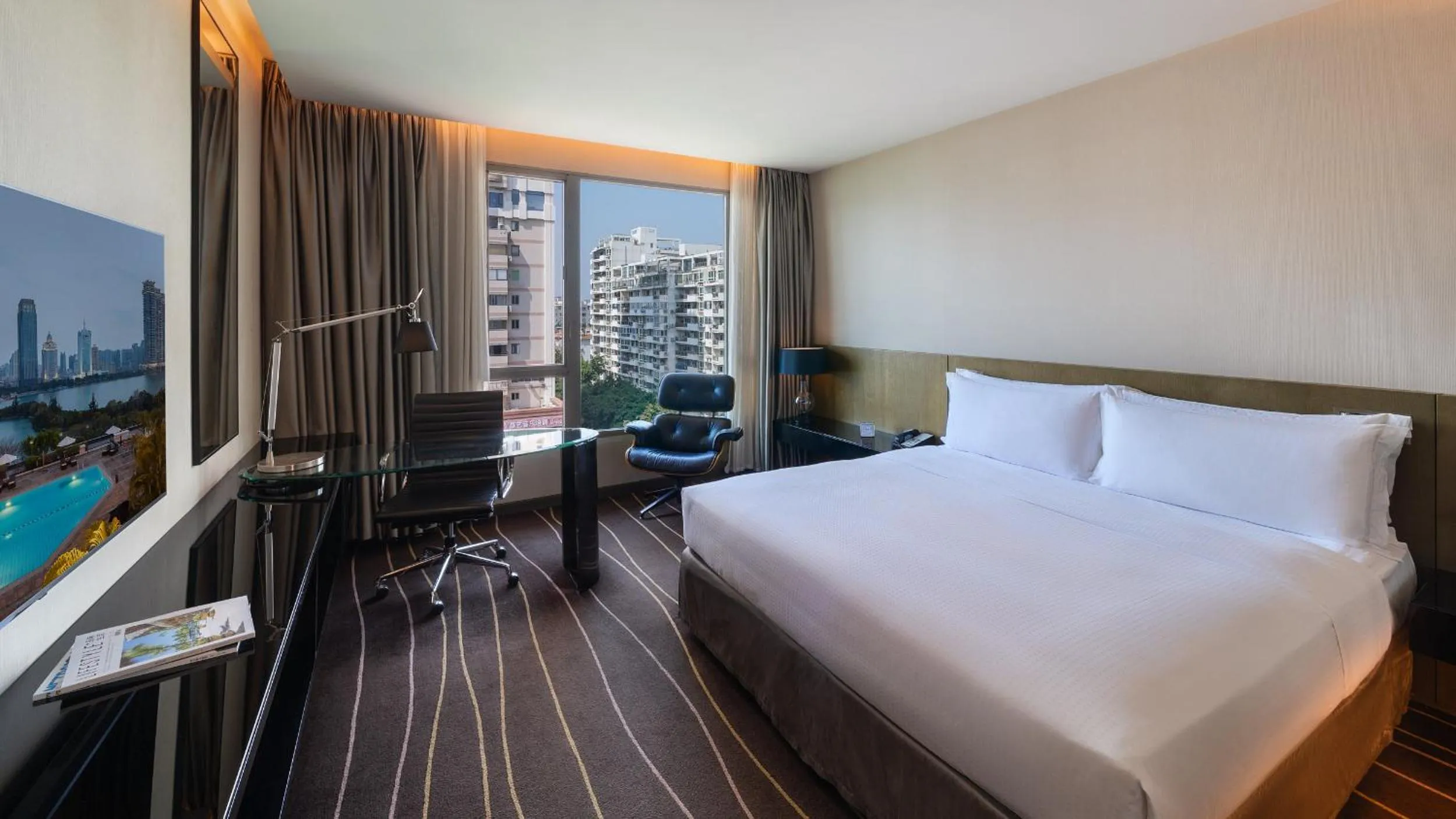 Street view, Bed in Marco Polo Xiamen