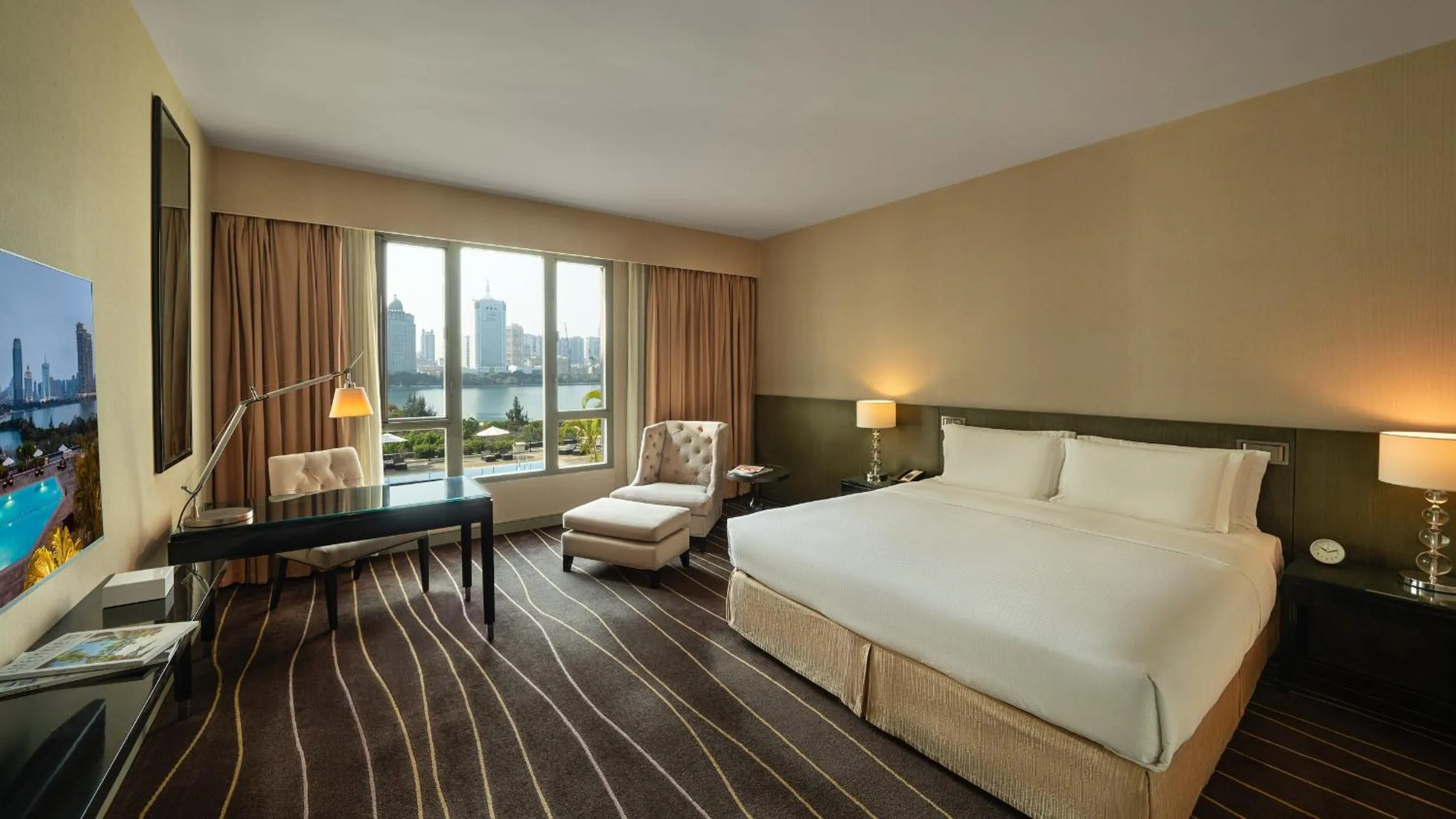 Lake view, Bed in Marco Polo Xiamen