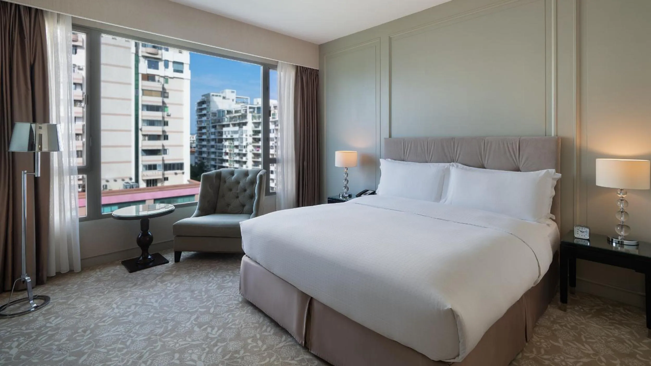 Street view, Bed in Marco Polo Xiamen