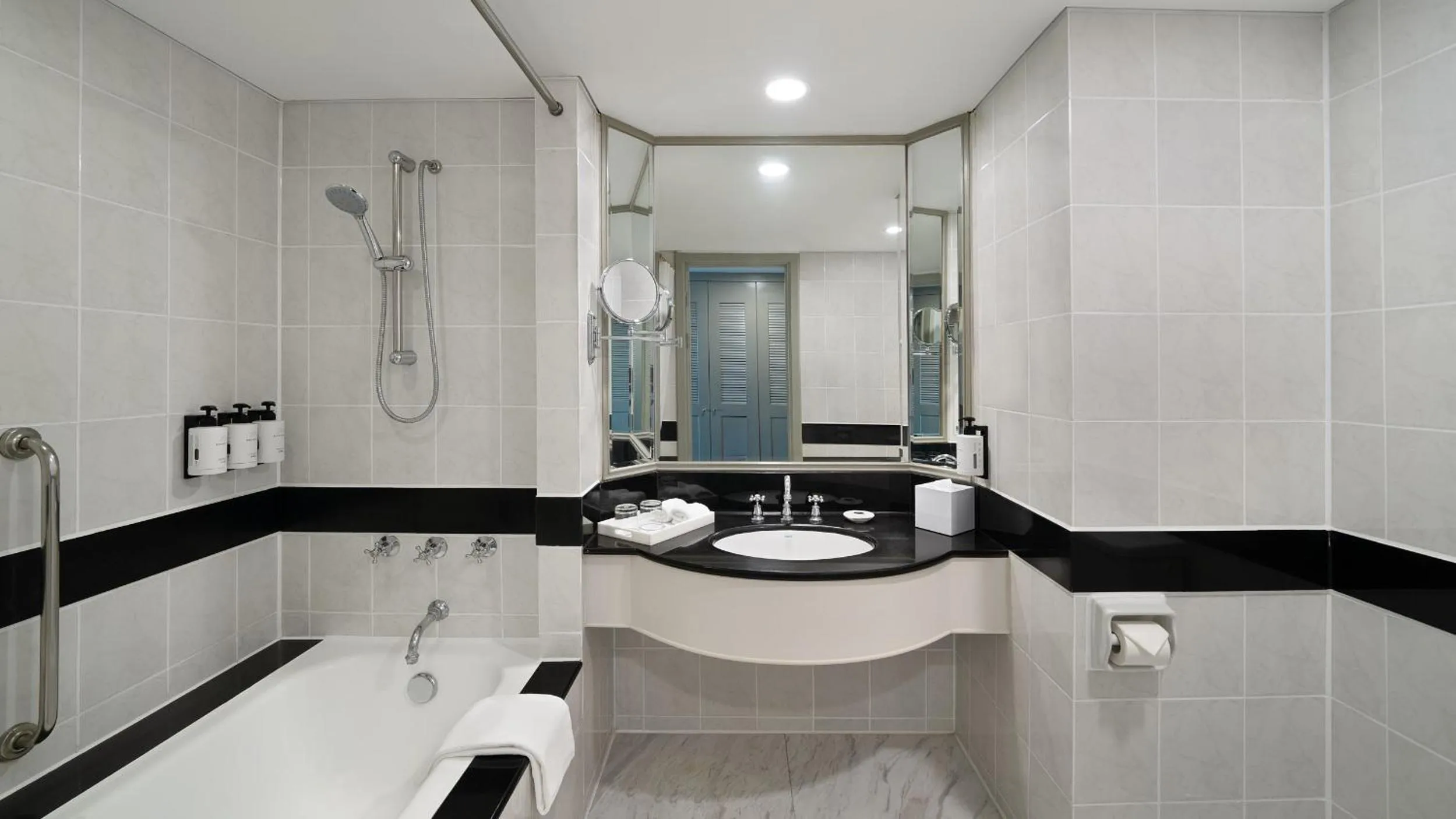 Toilet in Marco Polo Xiamen