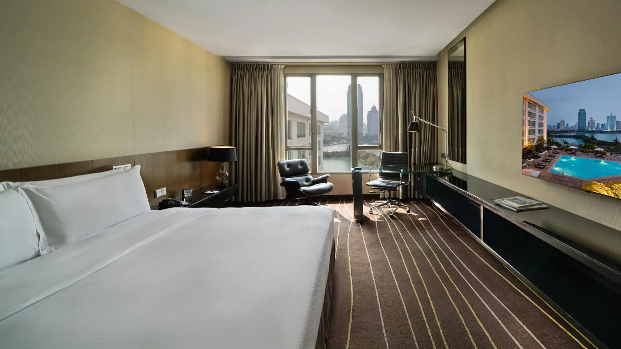 Club Deluxe King Room-Explore.Experience,Enjoy in Marco Polo Xiamen Club Deluxe King Room-Explore.Experience,Enjoy in Marco Polo Xiamen