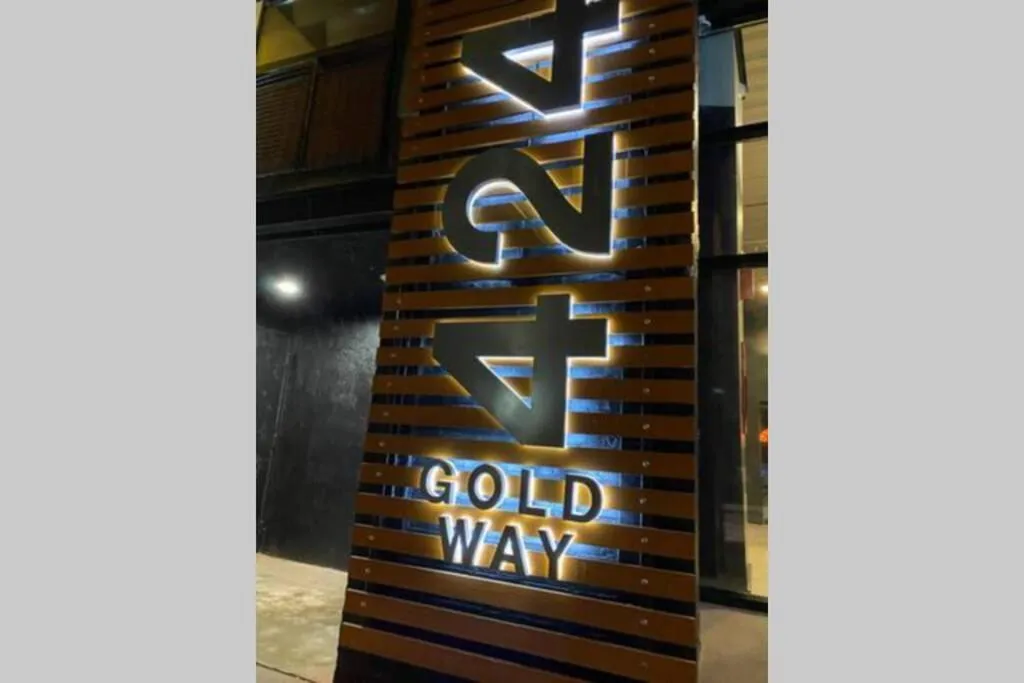 Property logo or sign in 3E-*Renovated* 5 min to UPMC Shadyside, sleeps 6