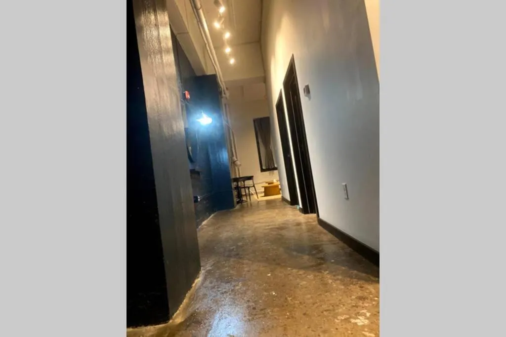 Facade/entrance in 3E-*Renovated* 5 min to UPMC Shadyside, sleeps 6