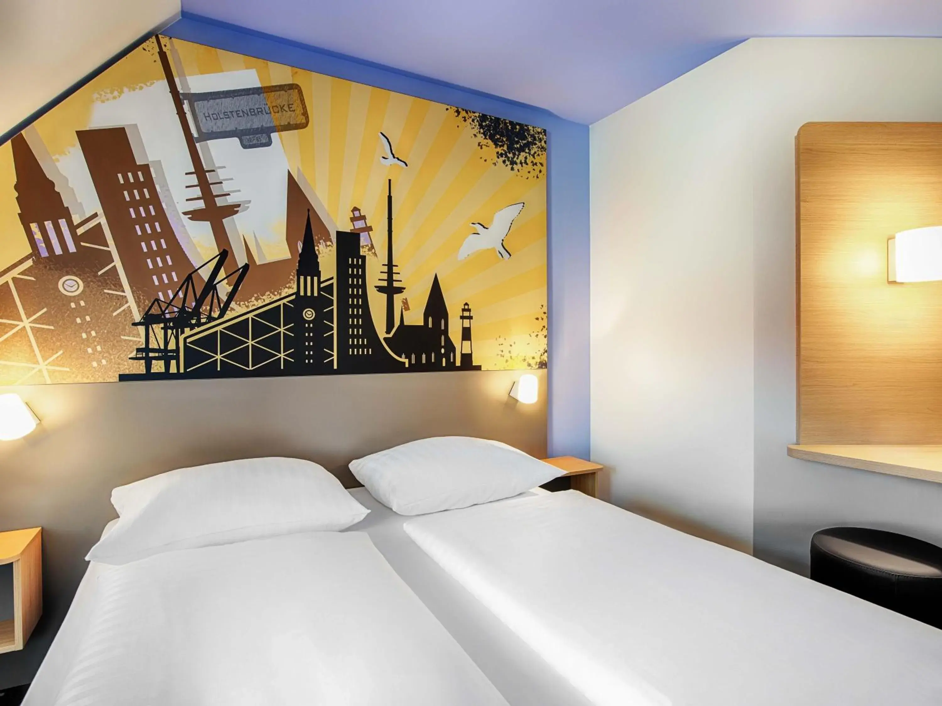 Photo of the whole room, Bed in B&B Hotel Kiel-Holstenbrücke Photo of the whole room, Bed in B&B Hotel Kiel-Holstenbrücke