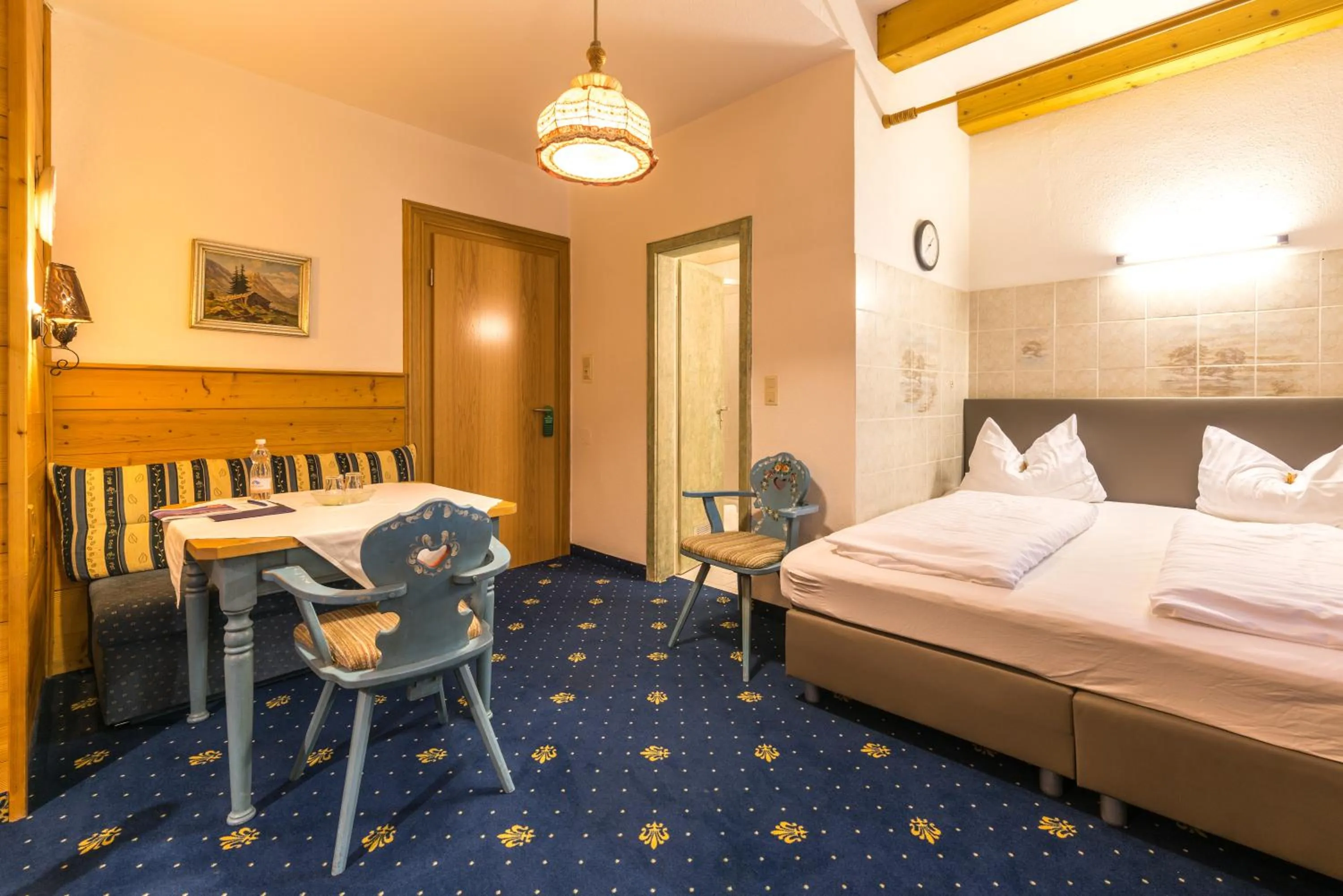 Photo of the whole room, Bed in Hotel garni Almenrausch und Edelweiss