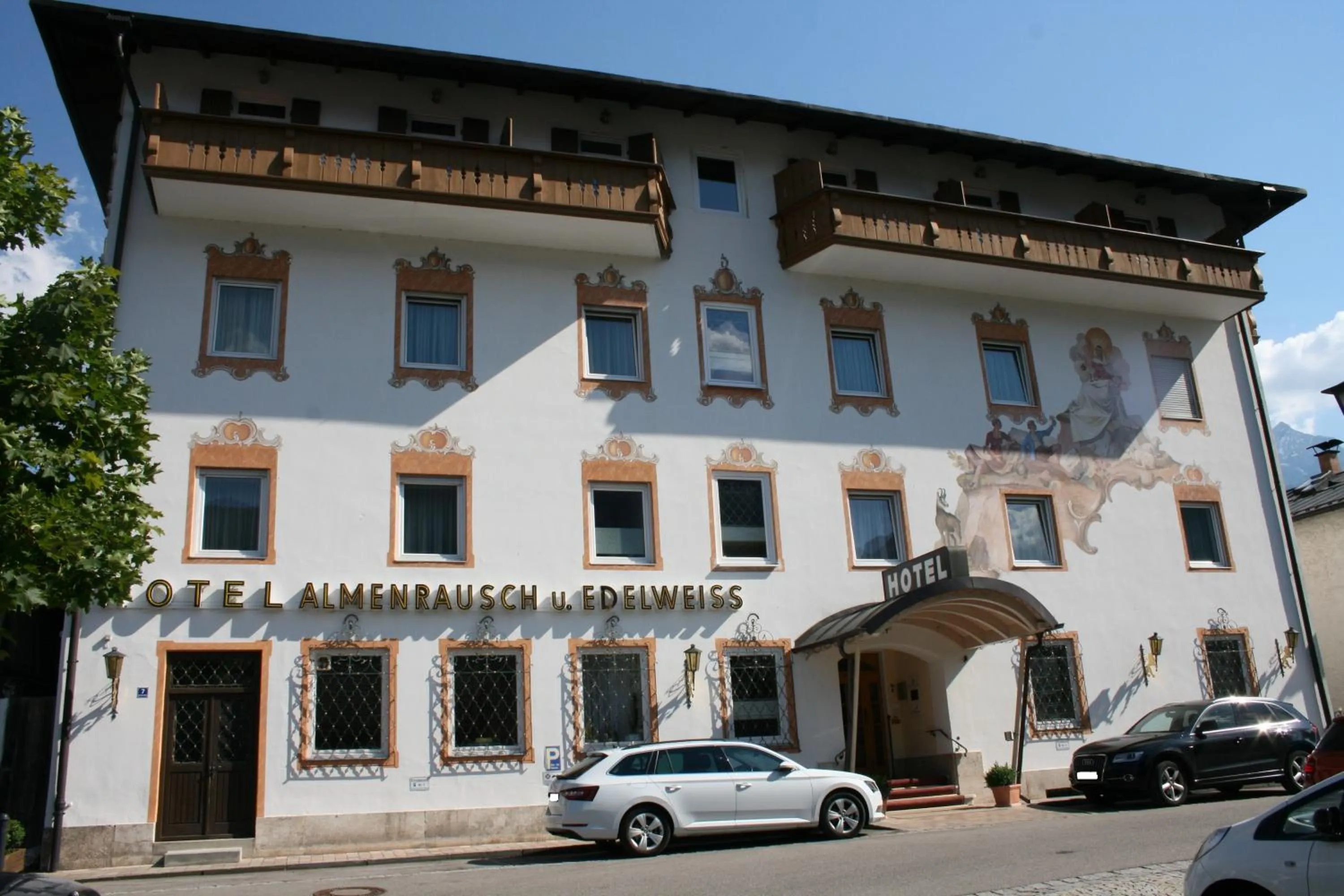 Facade/entrance in Hotel garni Almenrausch und Edelweiss
