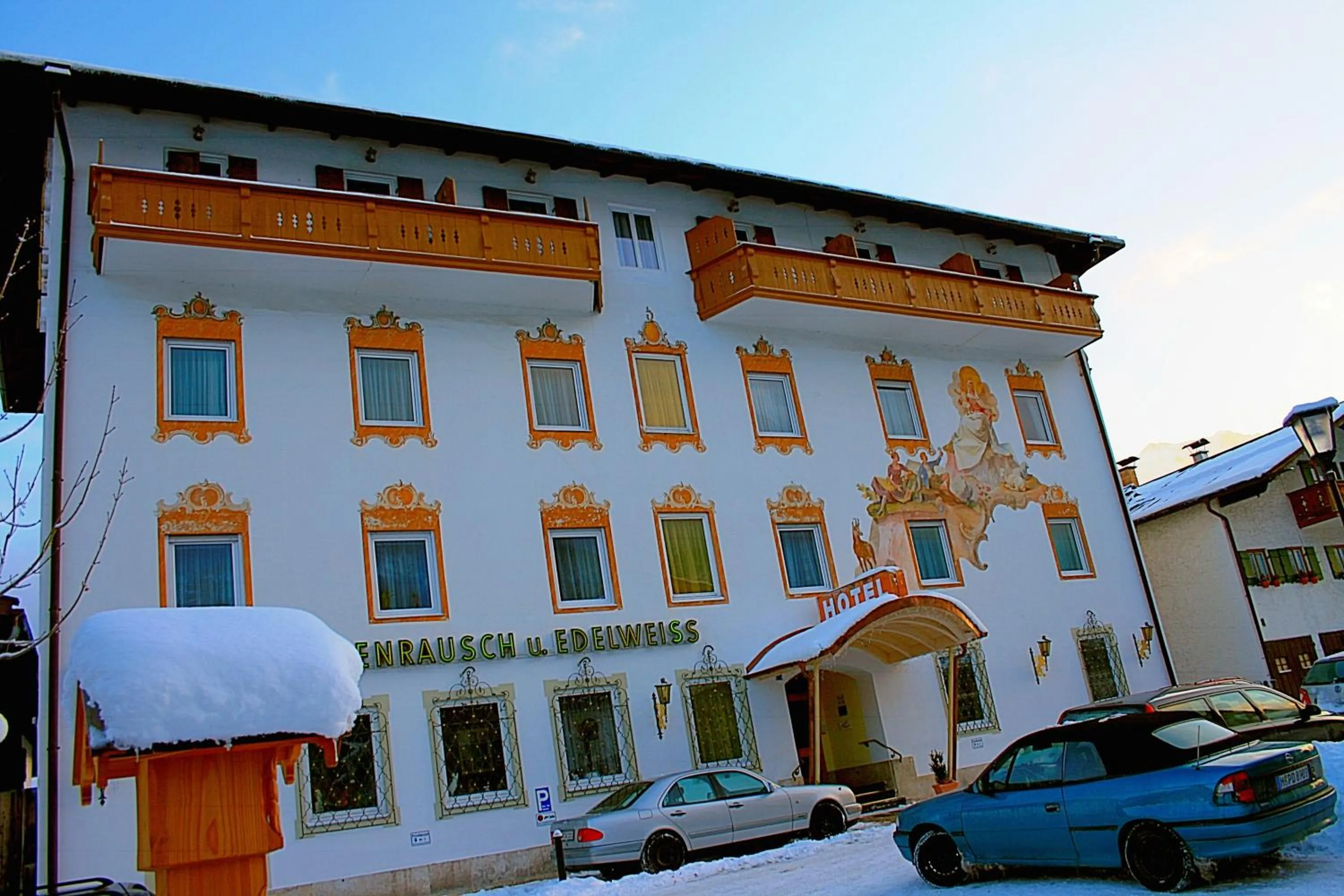 Facade/entrance in Hotel garni Almenrausch und Edelweiss