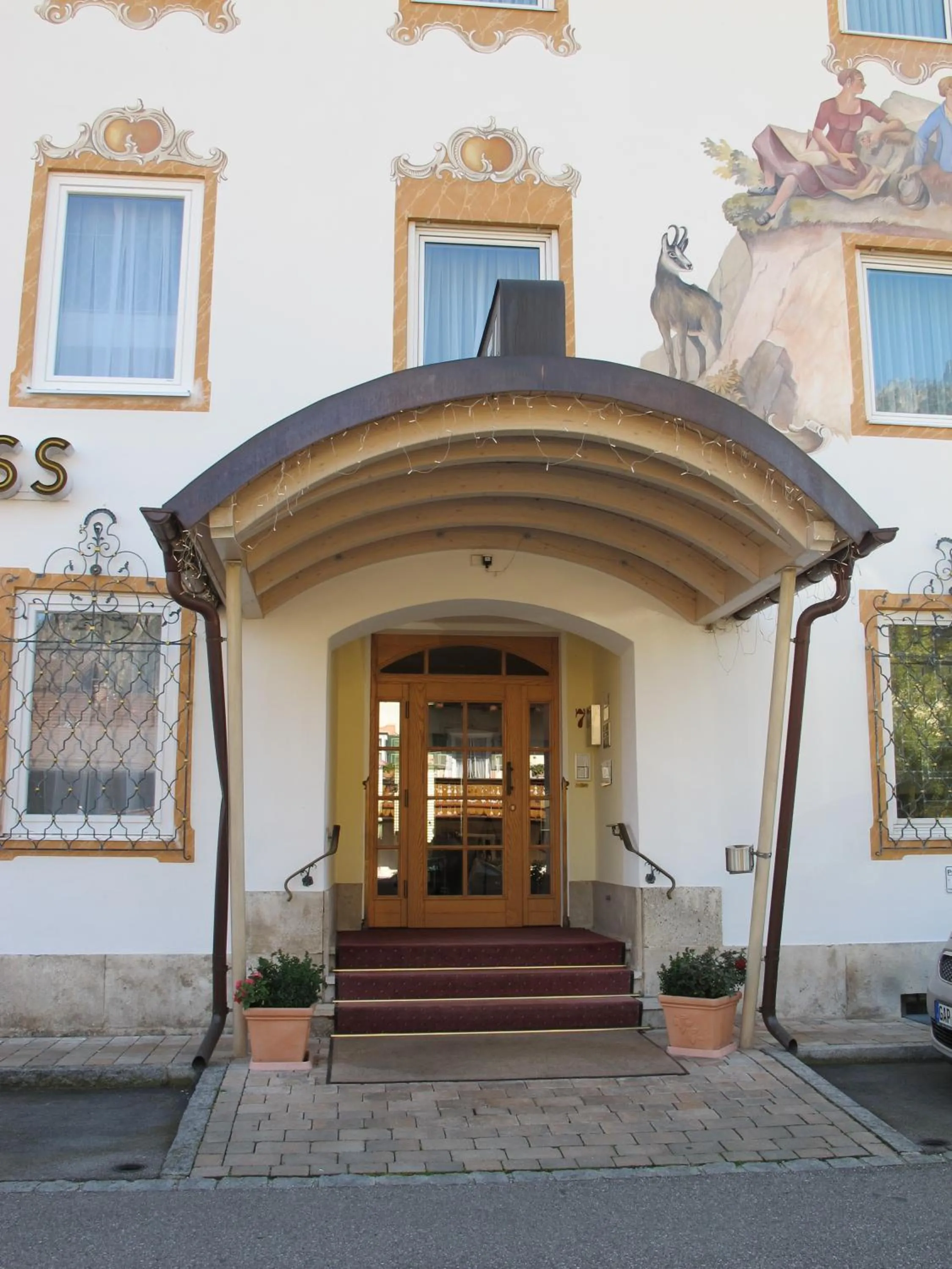 Facade/entrance in Hotel garni Almenrausch und Edelweiss