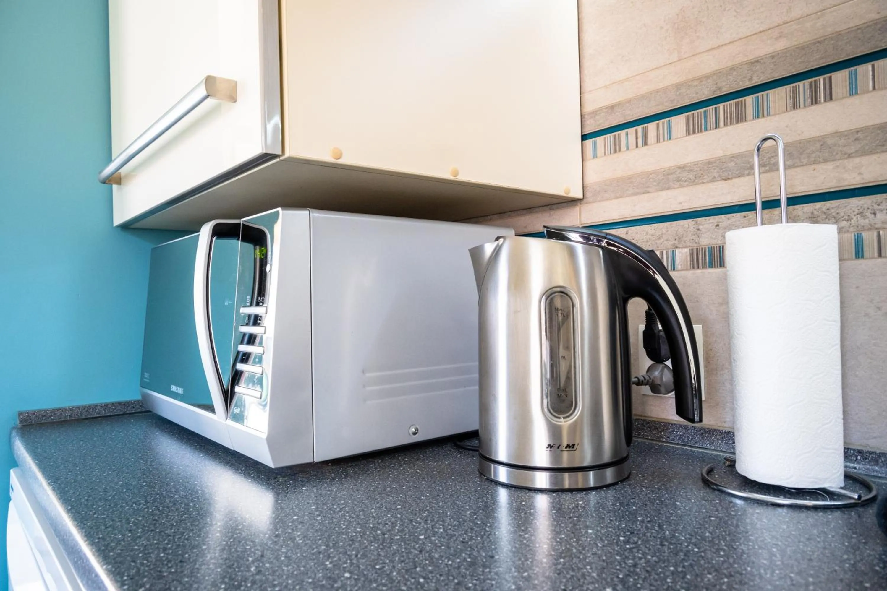 microwave in Apartamenty Prestige Browar Lubicz Stare Miasto