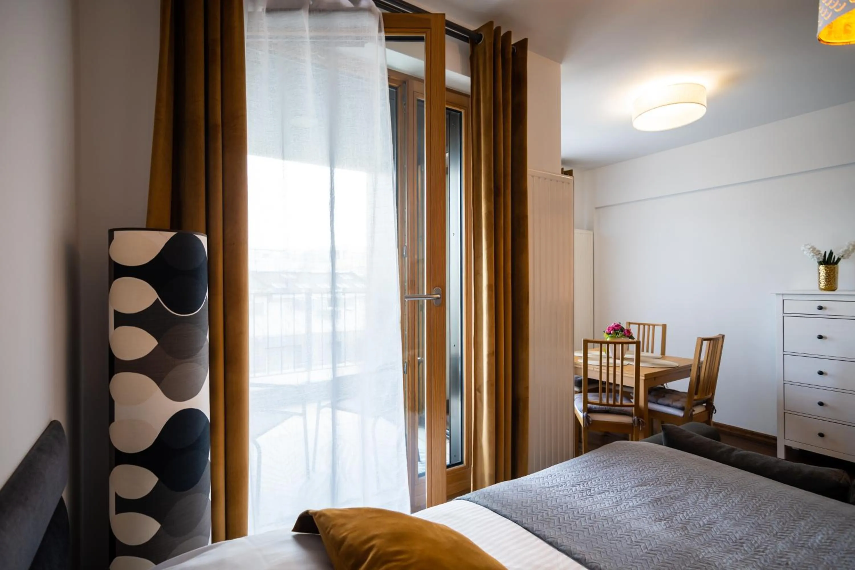 Dining area, Bed in Apartamenty Prestige Browar Lubicz Stare Miasto