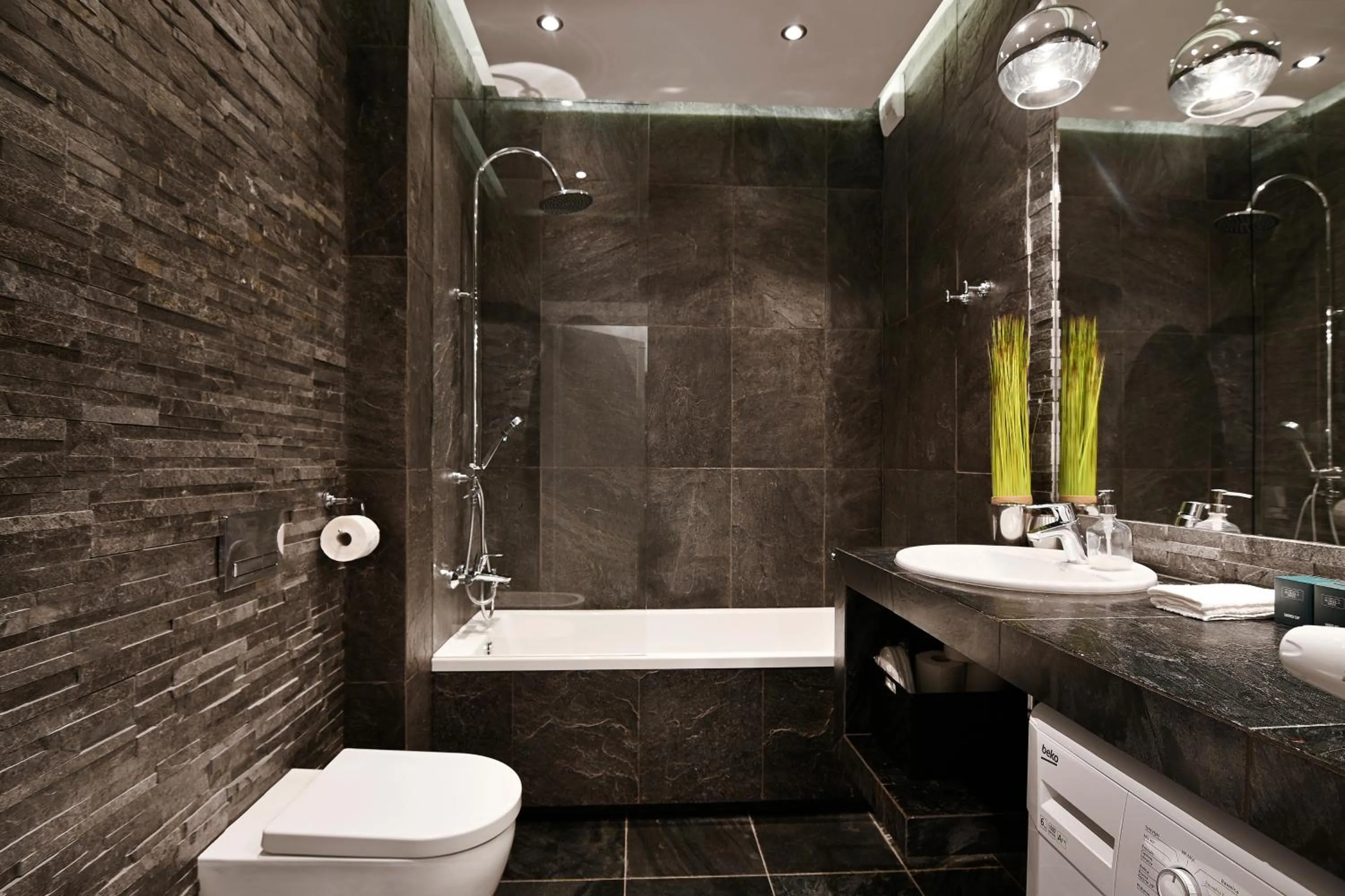 Toilet in Apartamenty Prestige Browar Lubicz Stare Miasto