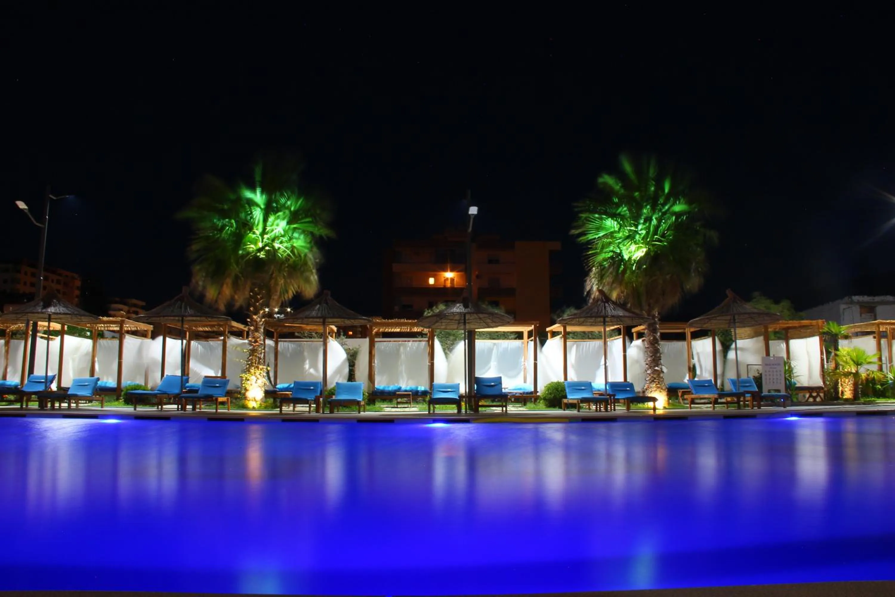 Swimming pool in Kraal Hotel Vlore