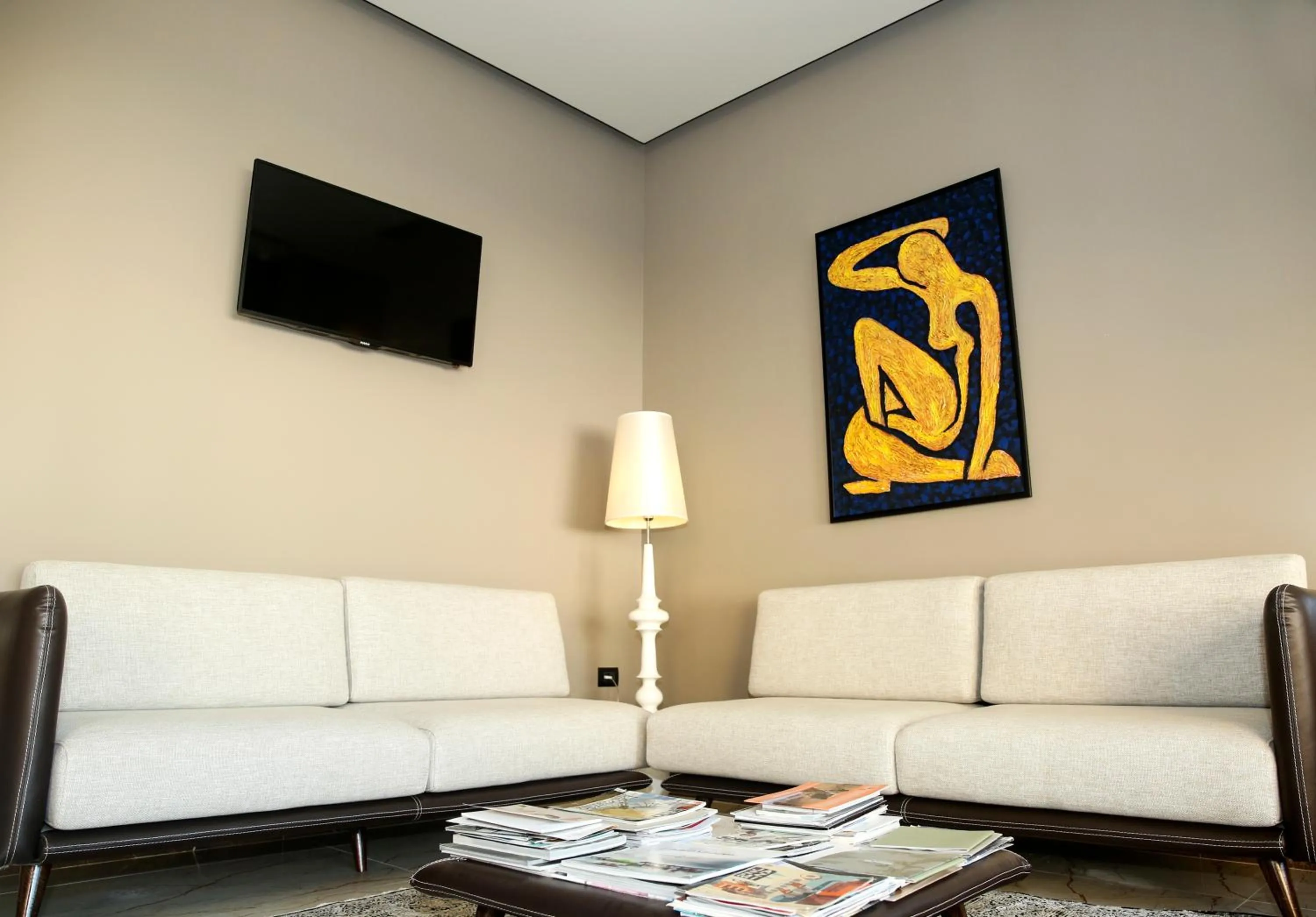 Communal lounge/ TV room in Kraal Hotel Vlore