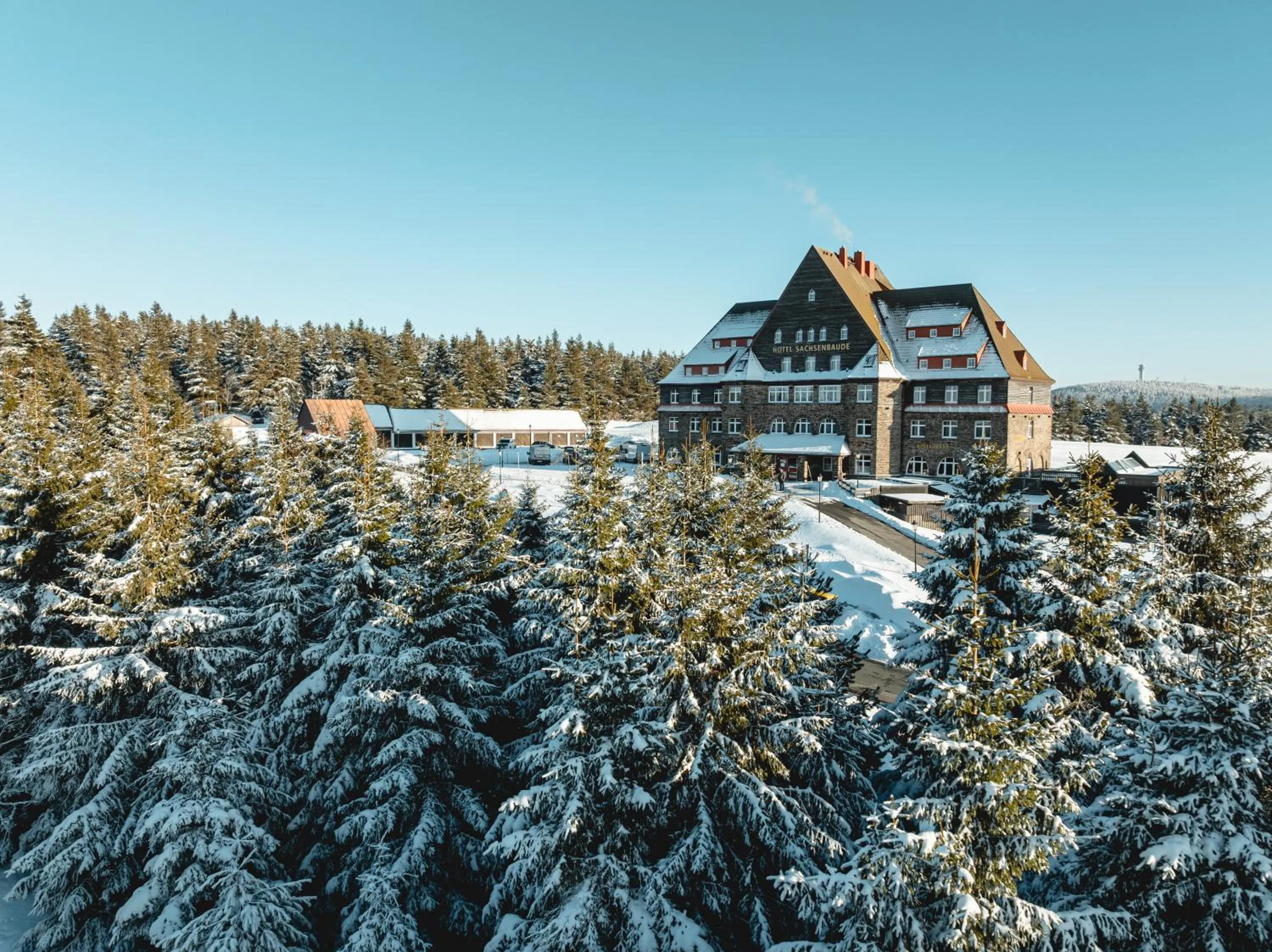 Property building in Naturhotel Sachsenbaude Oberwiesenthal - Indoor-Pool & Outdoor-Whirlpool