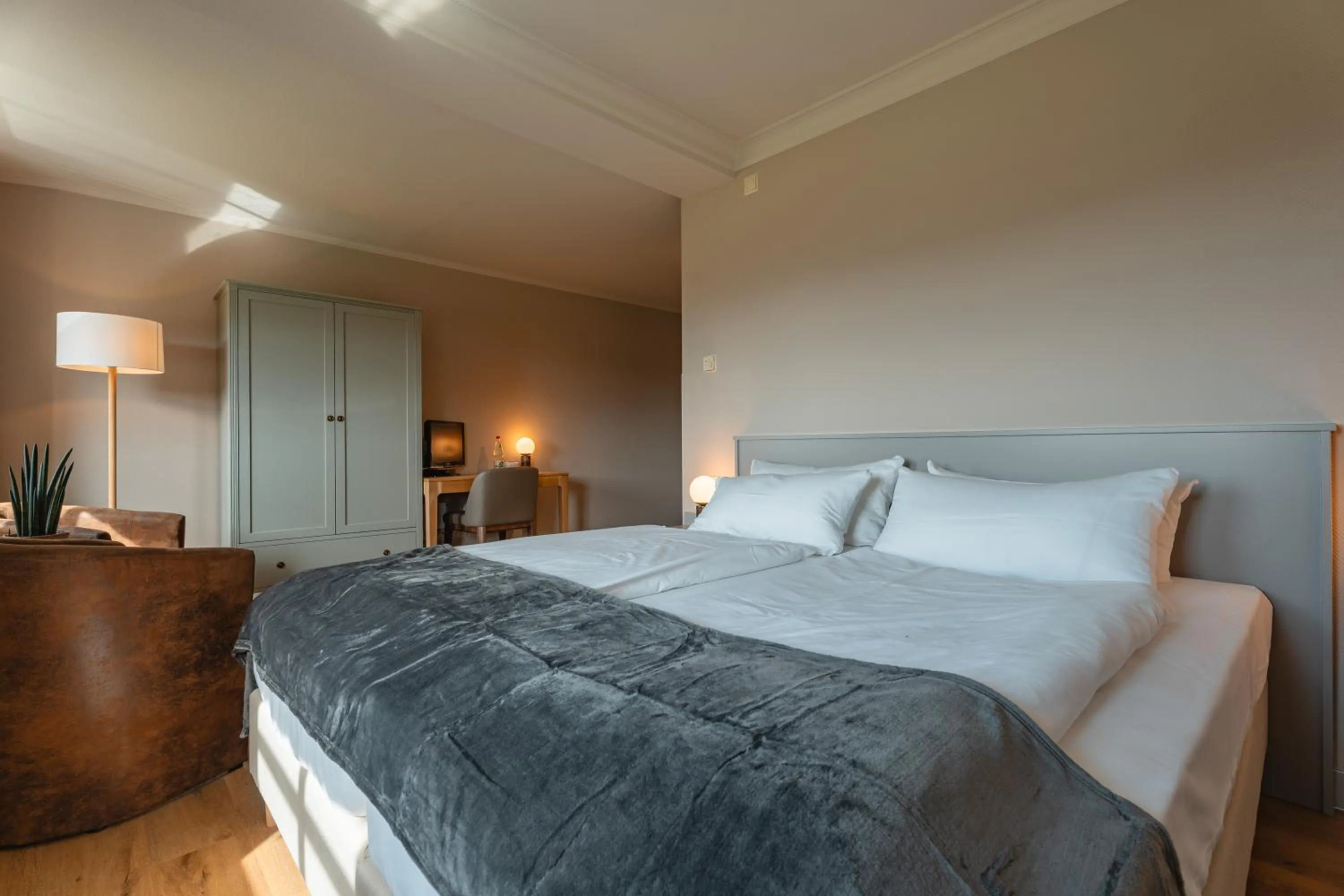 Photo of the whole room, Bed in Naturhotel Sachsenbaude Oberwiesenthal - Indoor-Pool & Outdoor-Whirlpool